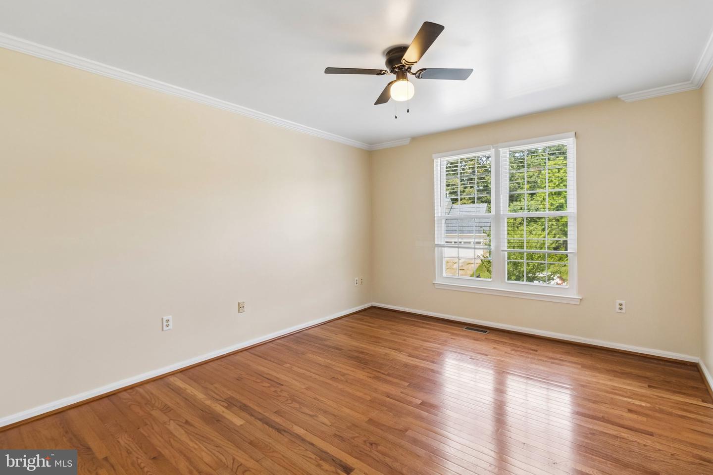 820 Chatsworth Dr Property Photo 10