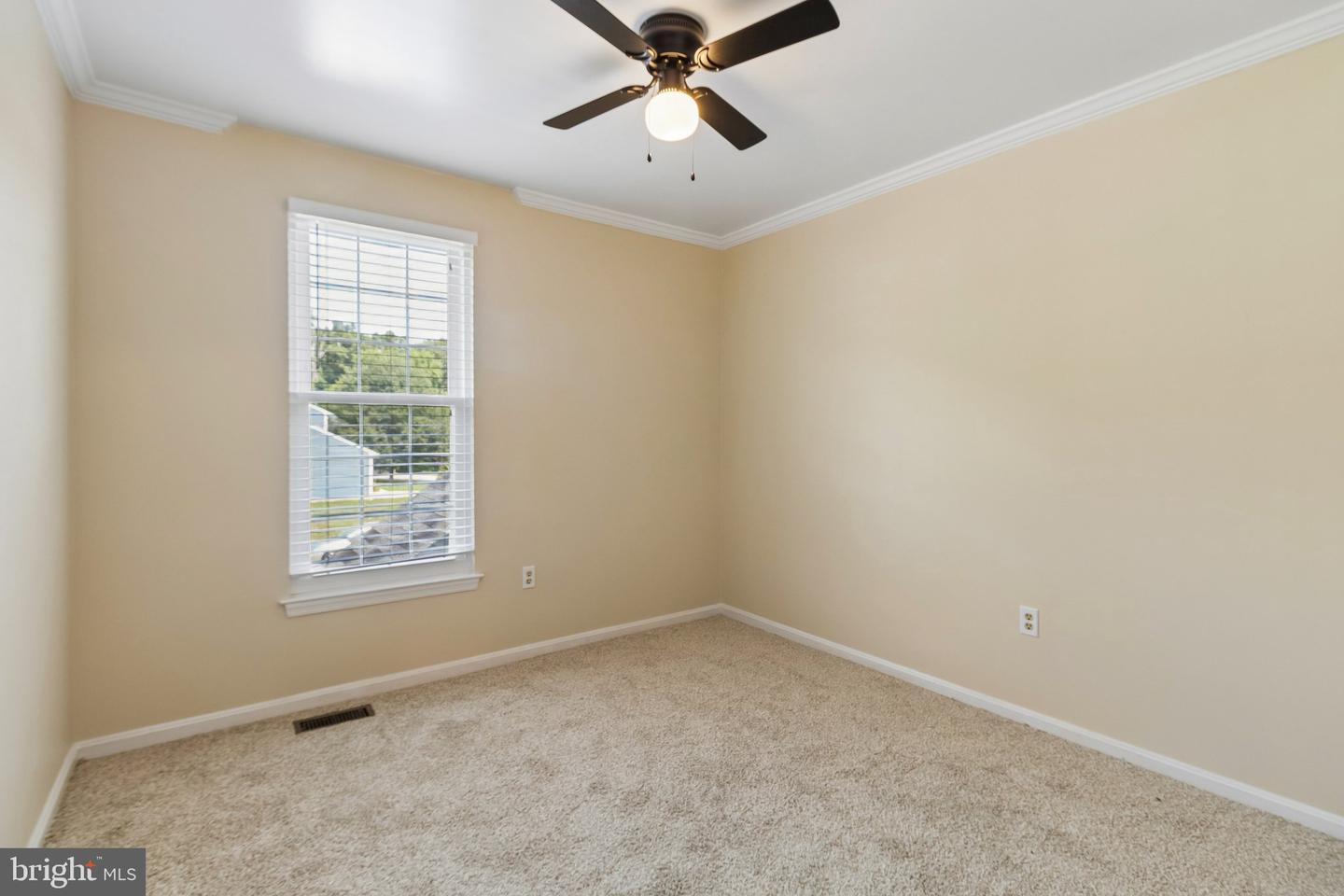 820 Chatsworth Dr Property Photo 12