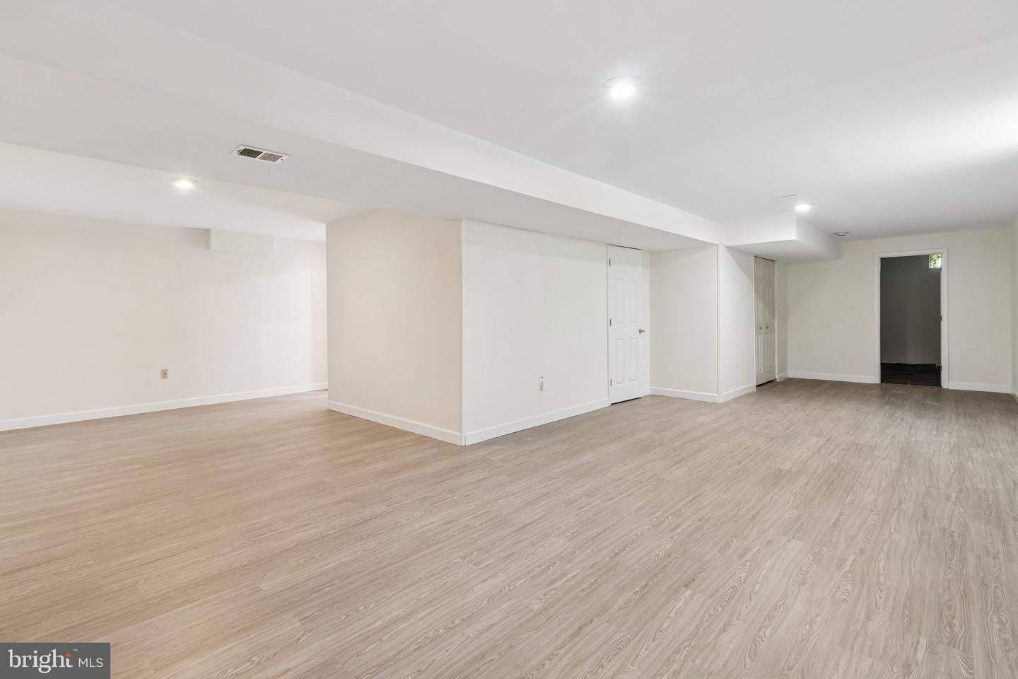 820 Chatsworth Dr Property Photo 14
