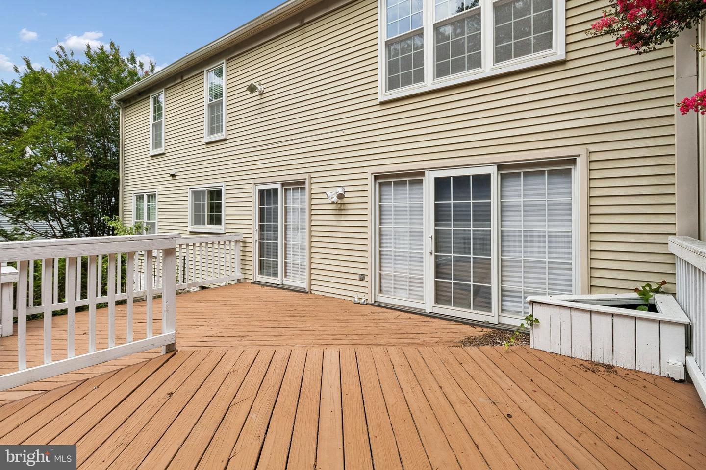 820 Chatsworth Dr Property Photo 15