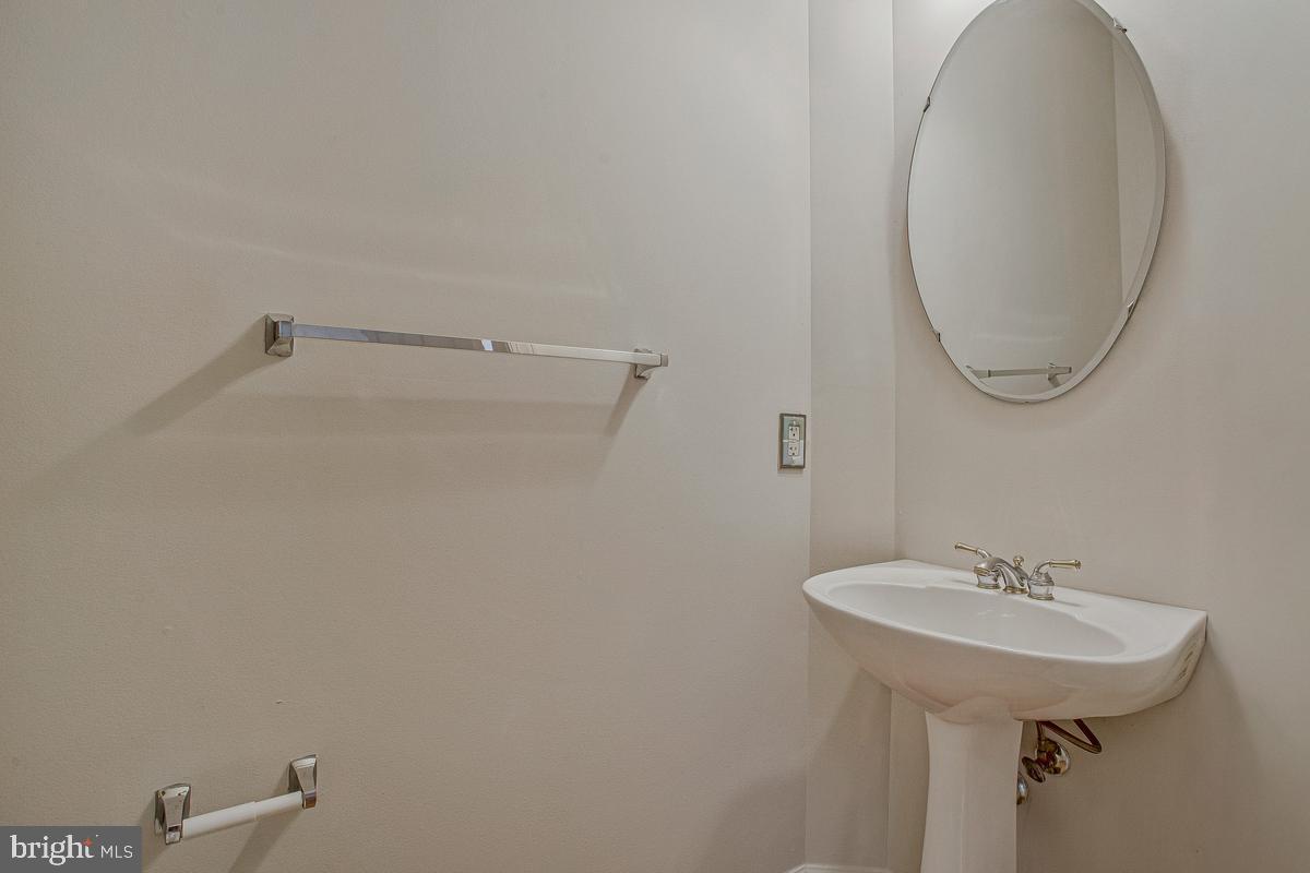 2310 Nicol Cir Property Photo 5