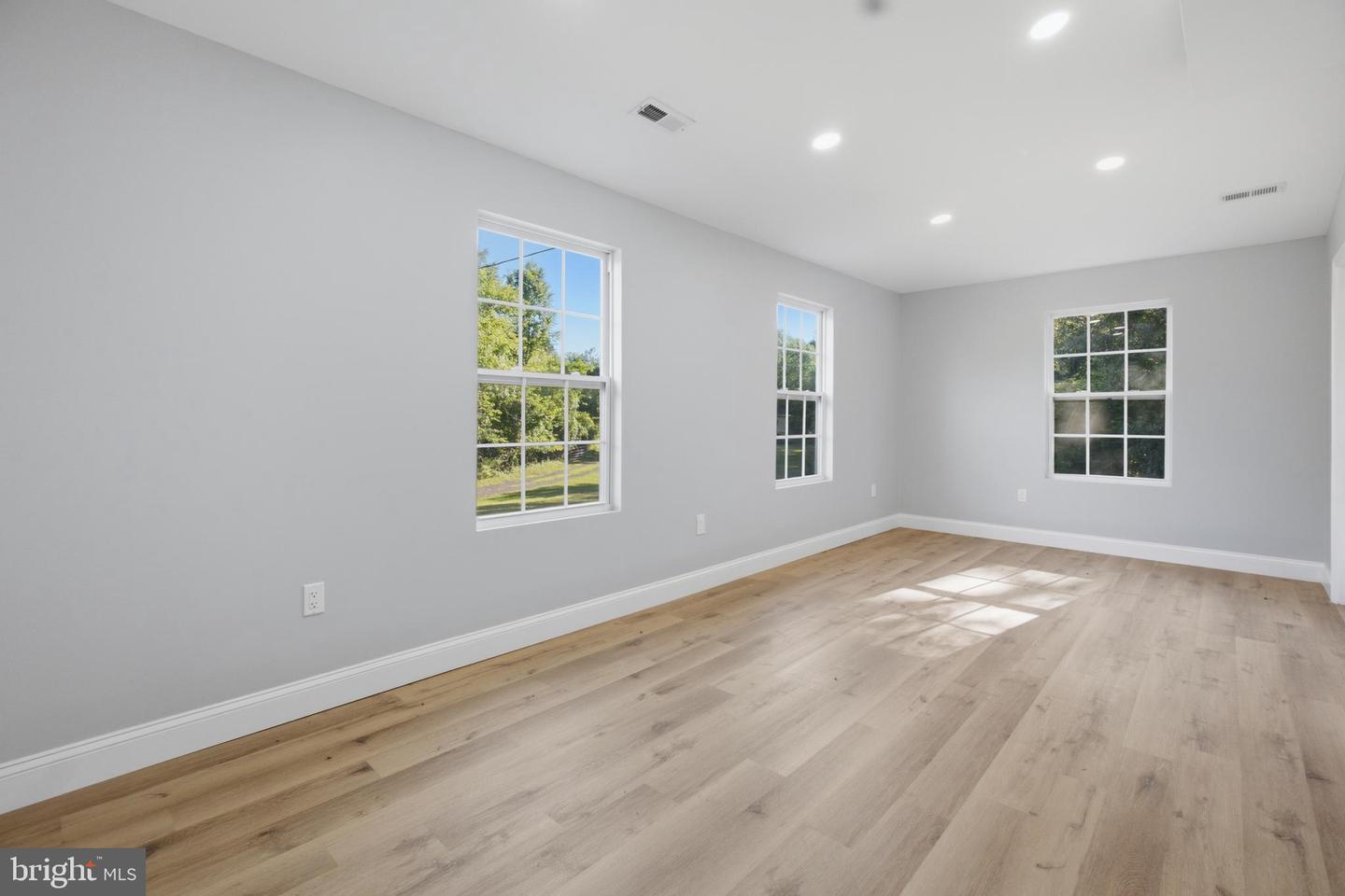 15000 Mount Calvert Rd Property Photo 12