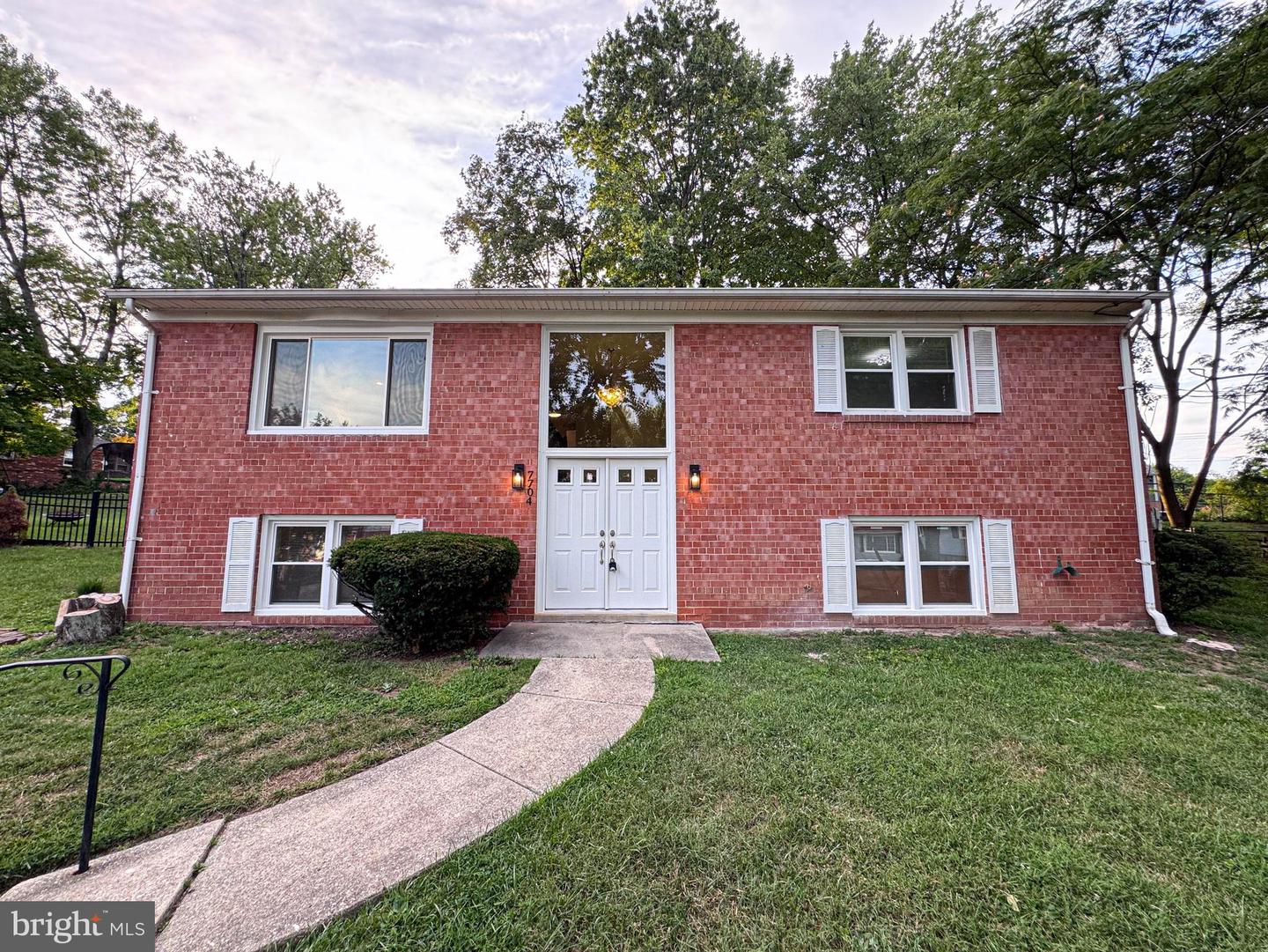 7704 FANWOOD CT Property Photo 1