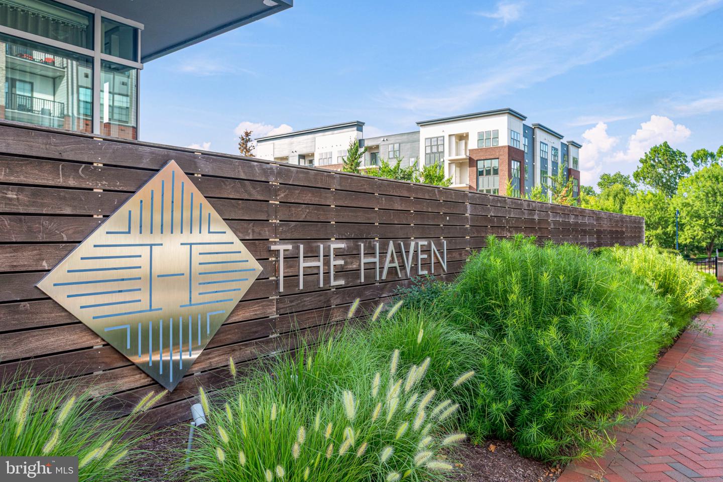 145 RIVERHAVEN DR #208 Property Photo 1