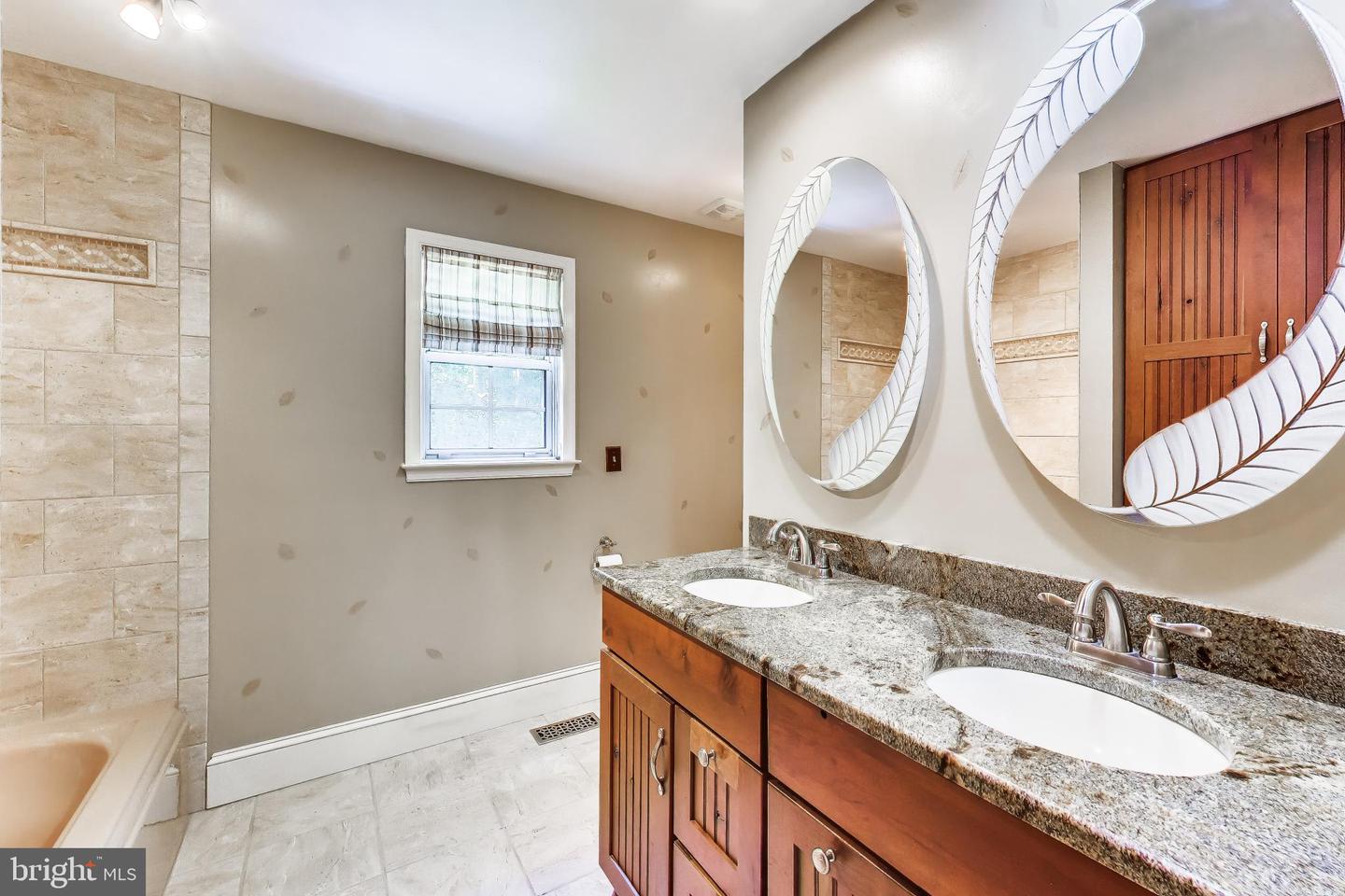 2012 Bermondsey Dr Property Photo 28