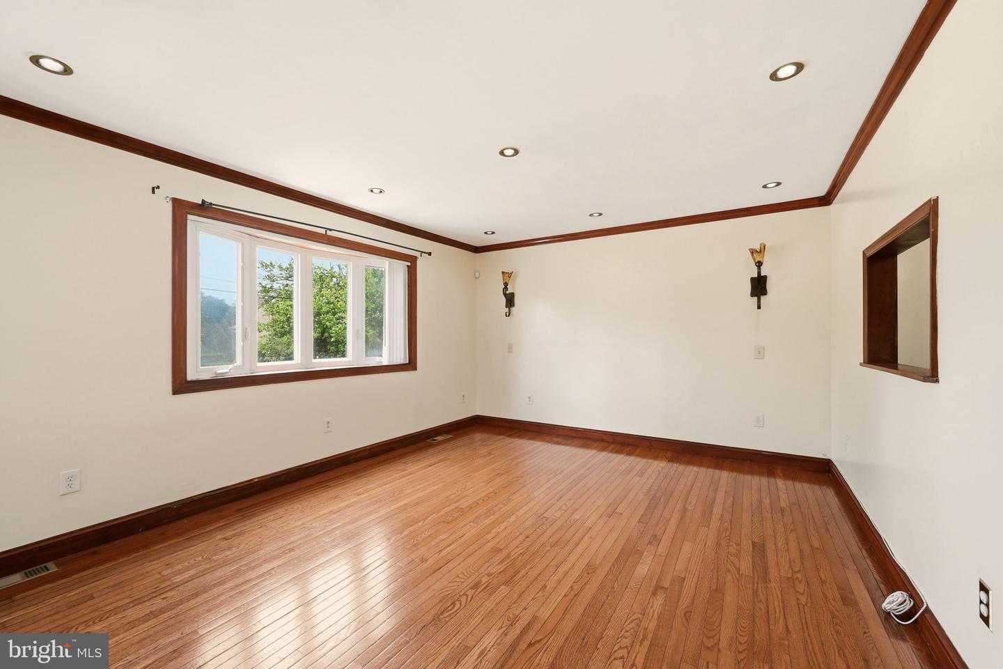 5122 Navahoe St Property Photo 5