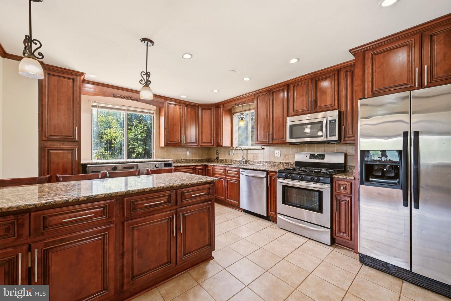 5122 Navahoe St Property Photo 7