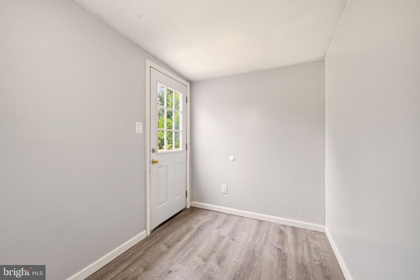 5122 Navahoe St Property Photo 12