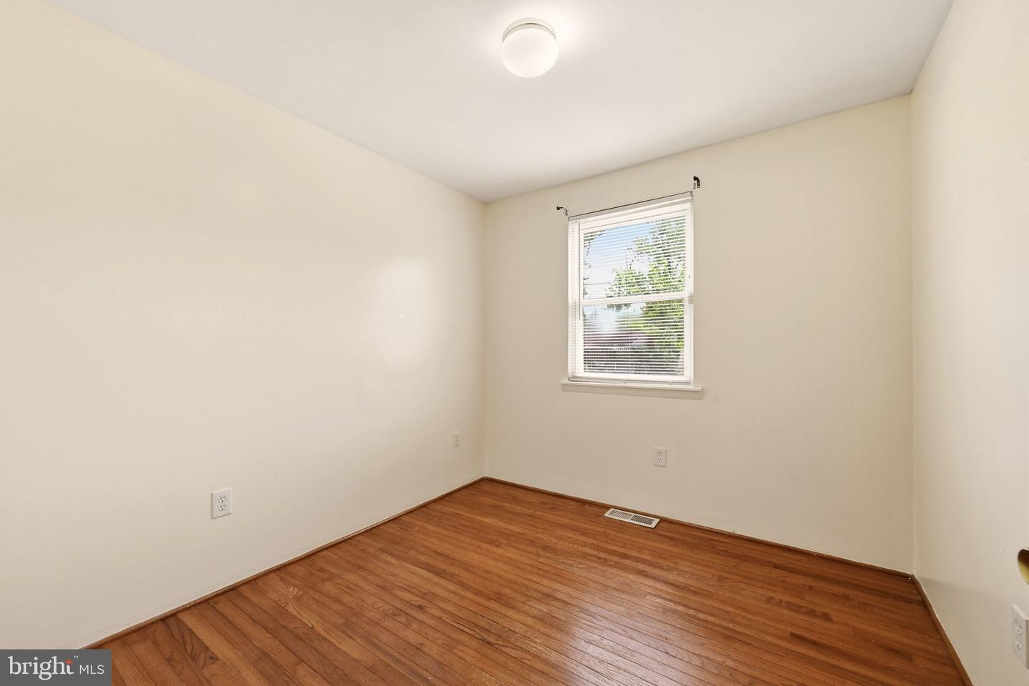 5122 Navahoe St Property Photo 18