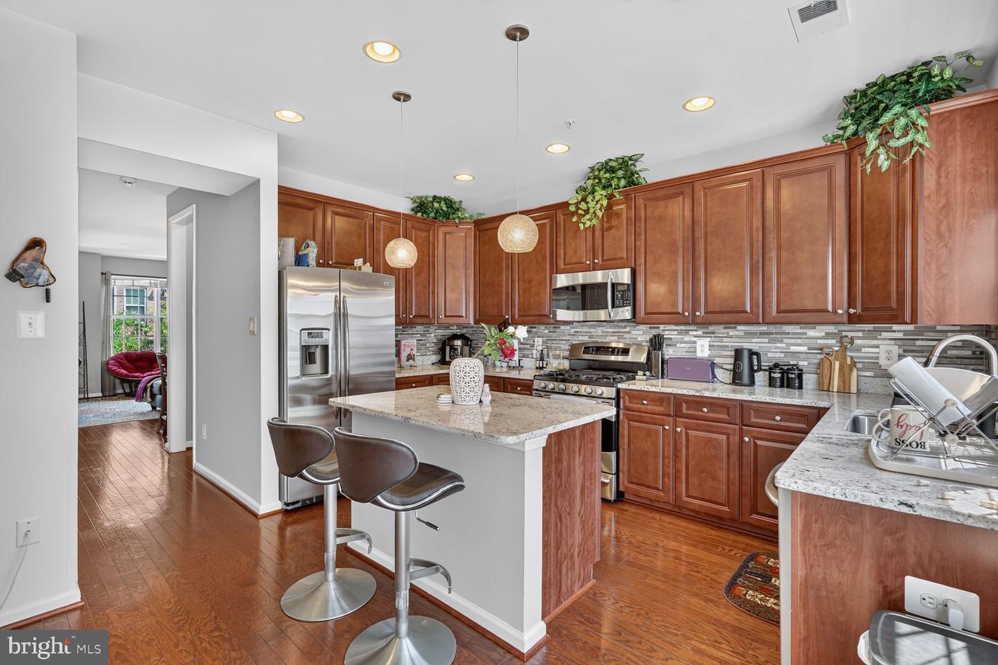 7243 SILVER THORN WAY