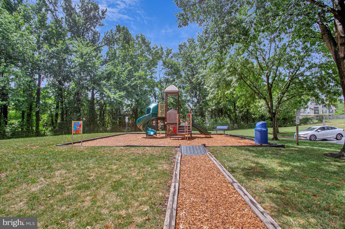 16608 Eastview Ter Property Photo 27