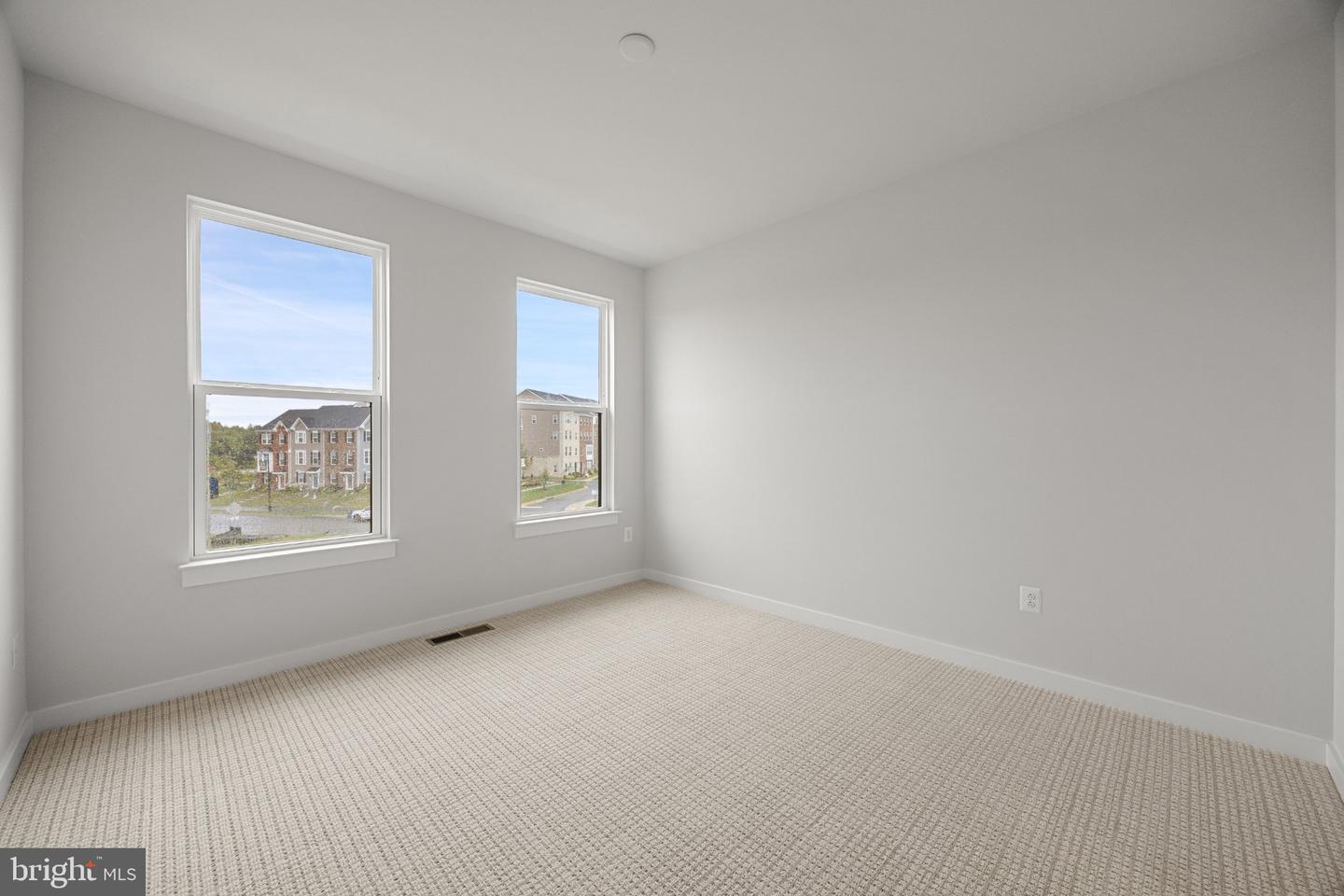 121 Summit Point Blvd #15-j Property Photo 25