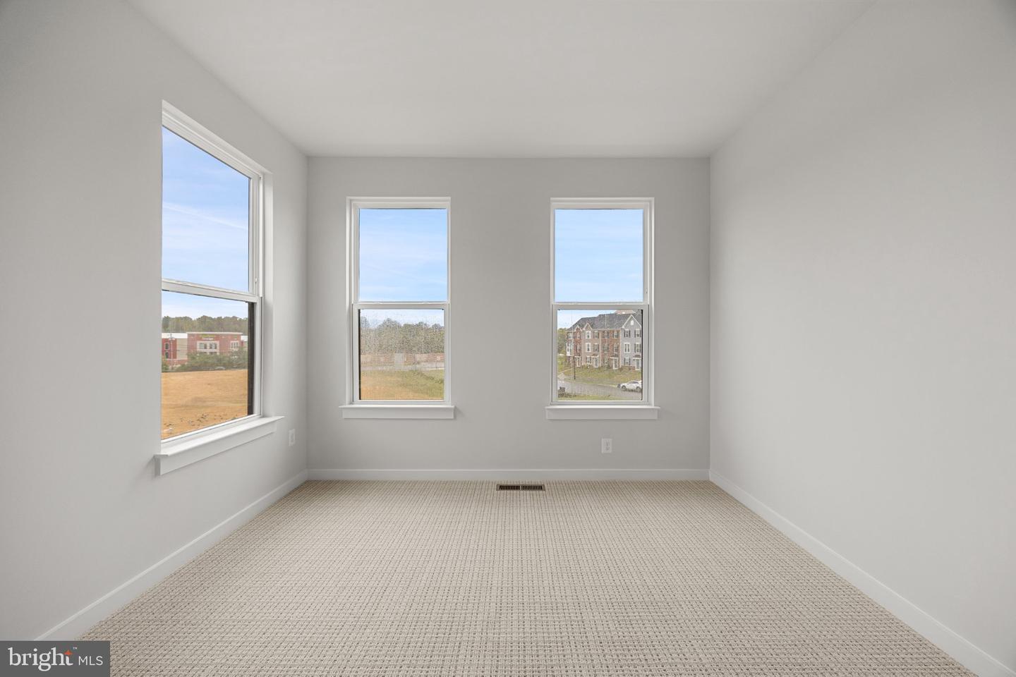 121 Summit Point Blvd #15-j Property Photo 28