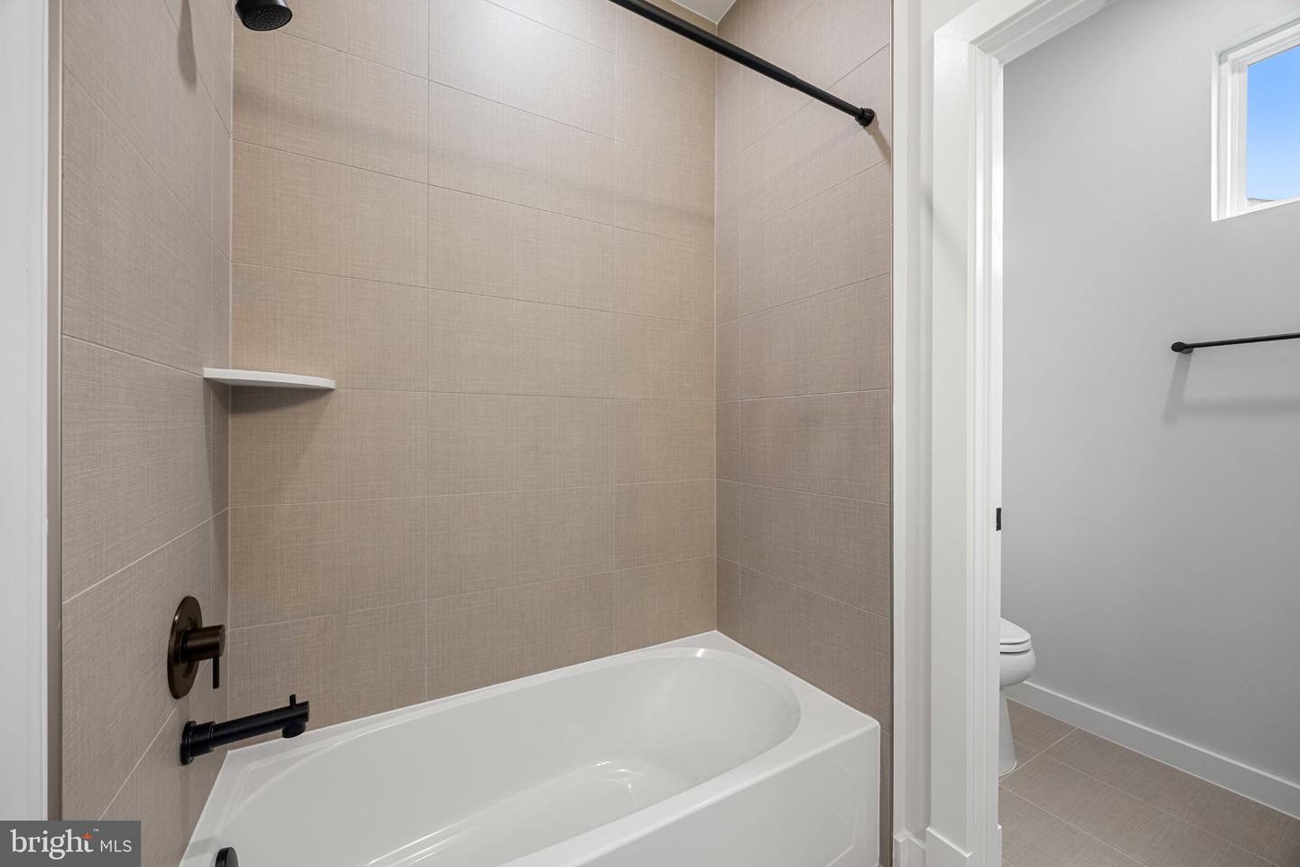 121 Summit Point Blvd #15-j Property Photo 33
