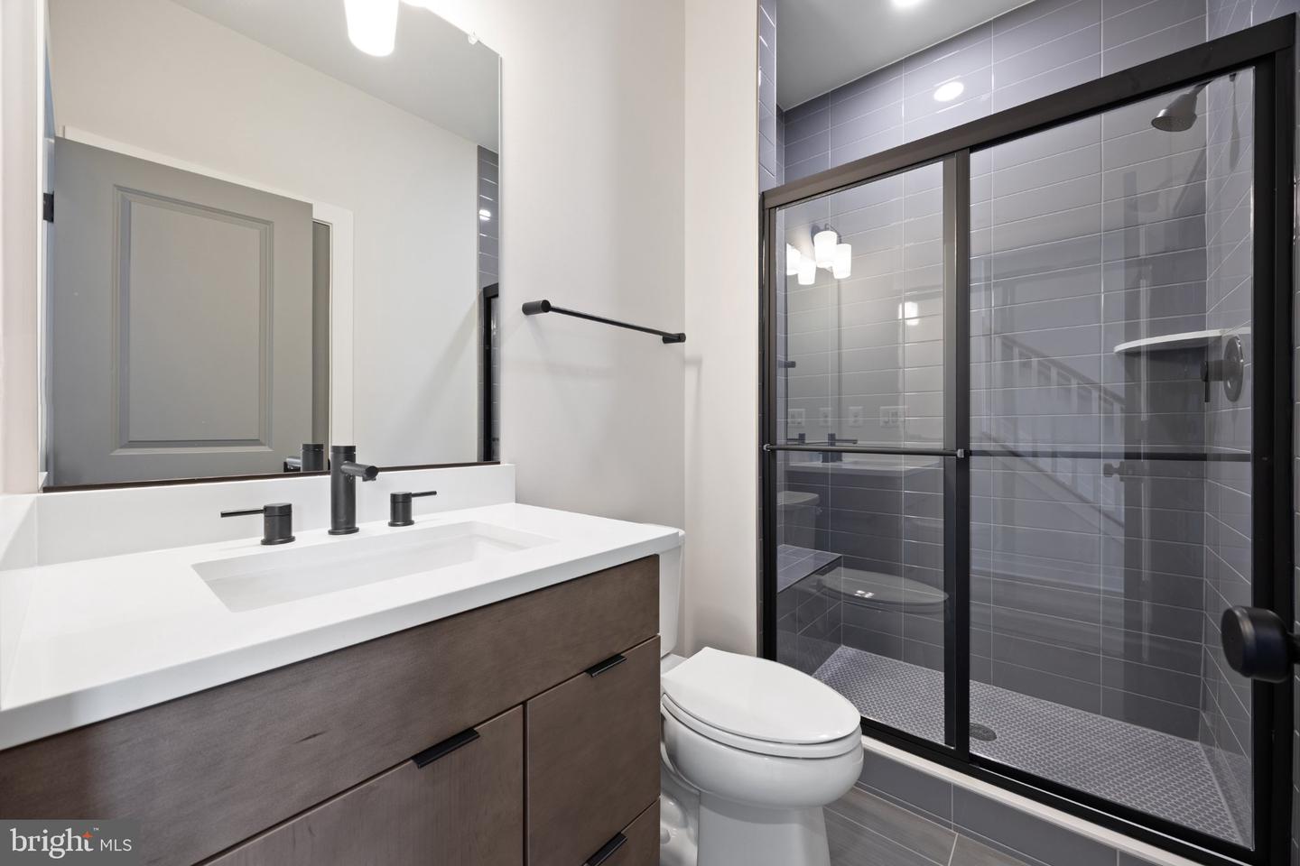 121 Summit Point Blvd #15-j Property Photo 39