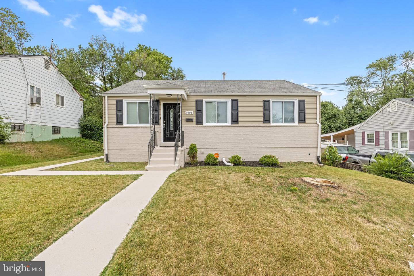 5405 Morton Pl Property Photo 1