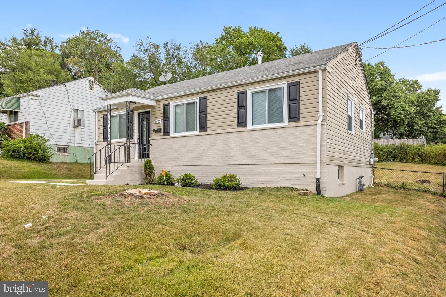 5405 Morton Pl Property Photo 3
