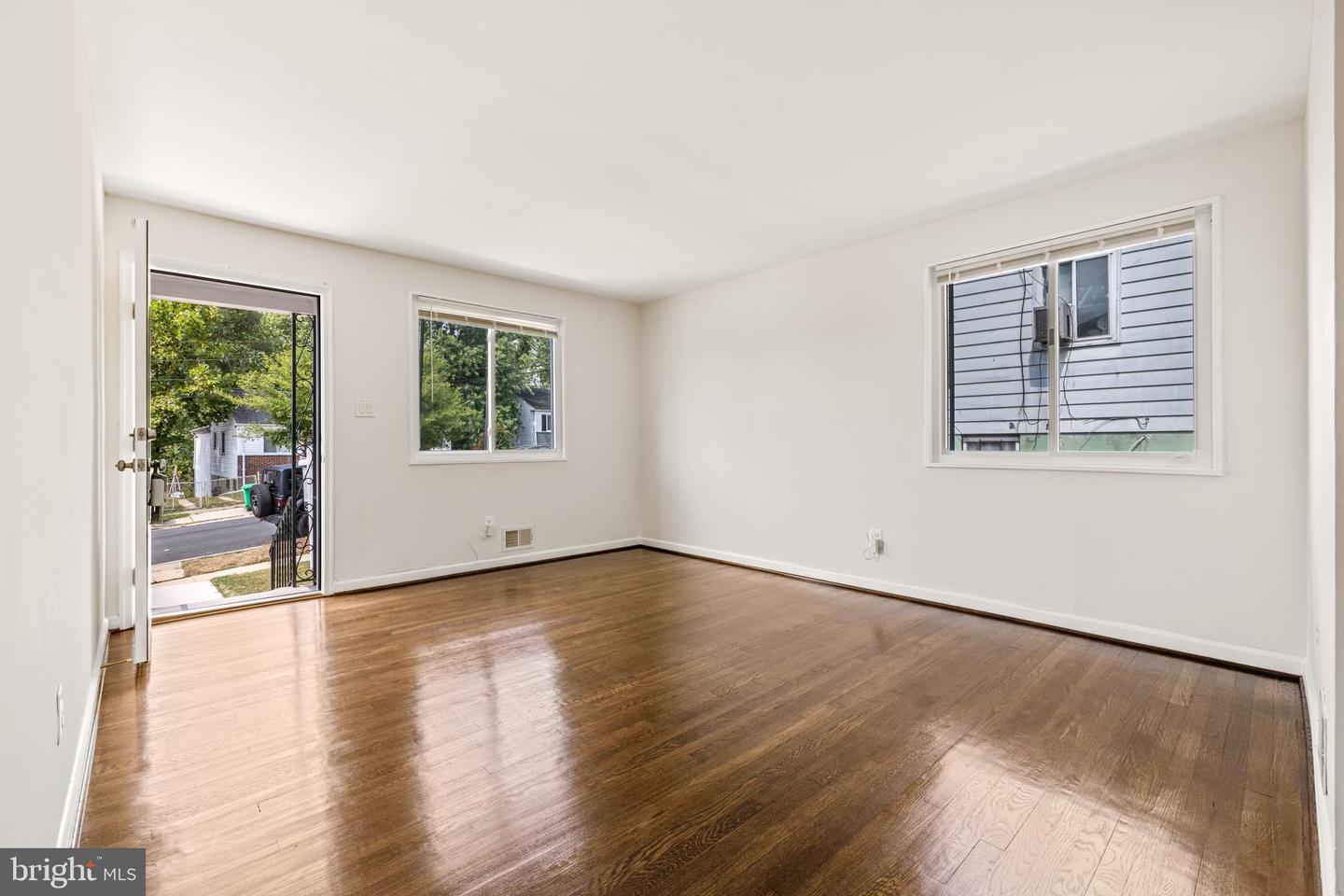 5405 Morton Pl Property Photo 7