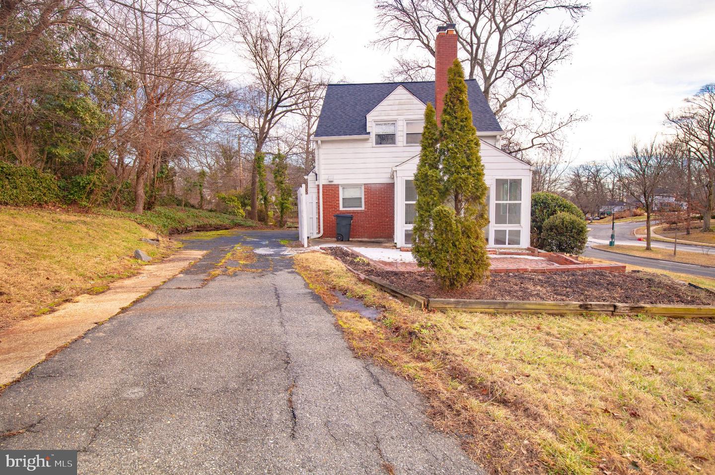 5810 Greenleaf Rd Property Photo 3