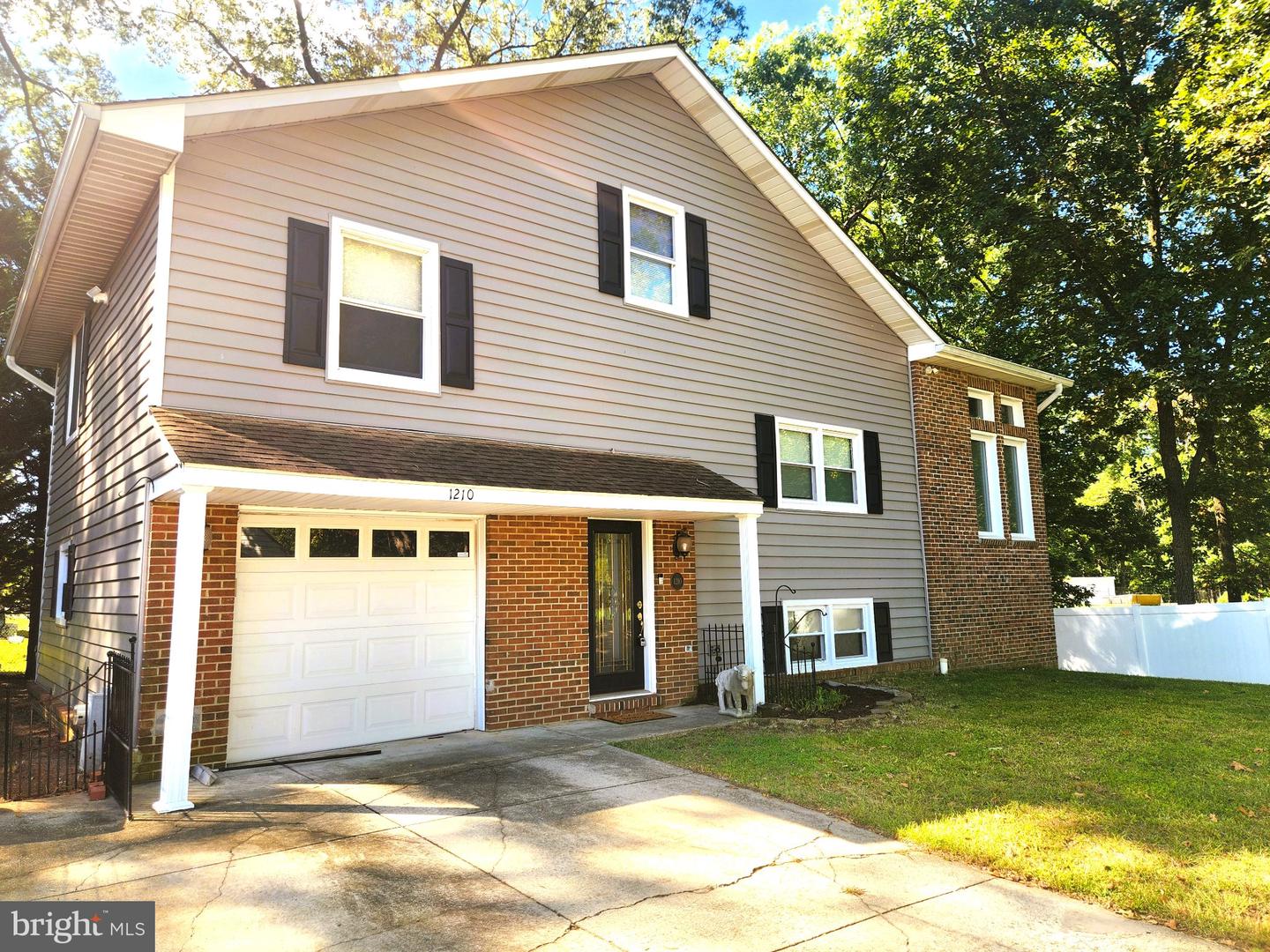 1210 Snowden Pl Property Photo 1