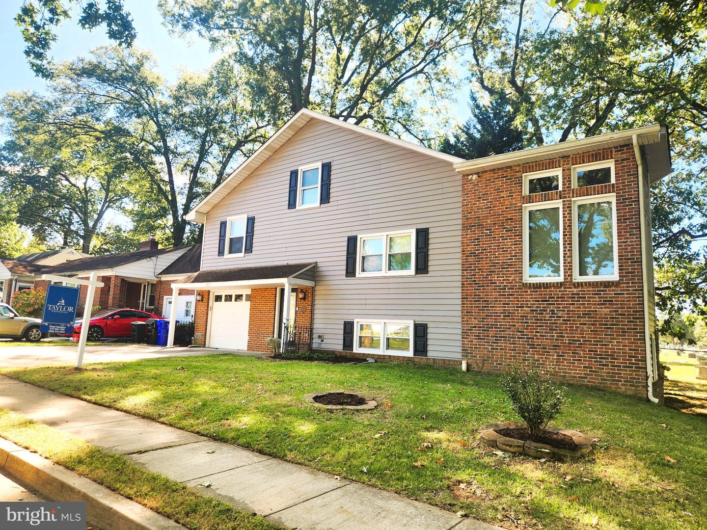 1210 Snowden Pl Property Photo 2