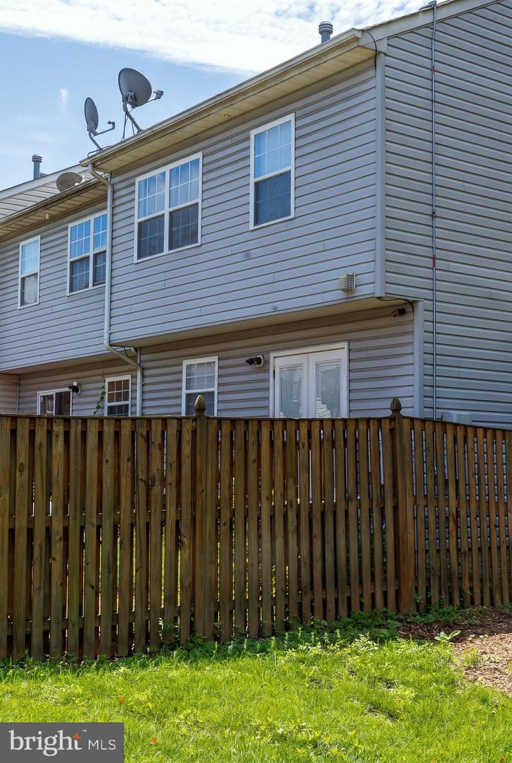 1400 Estelle Dr Property Photo 3