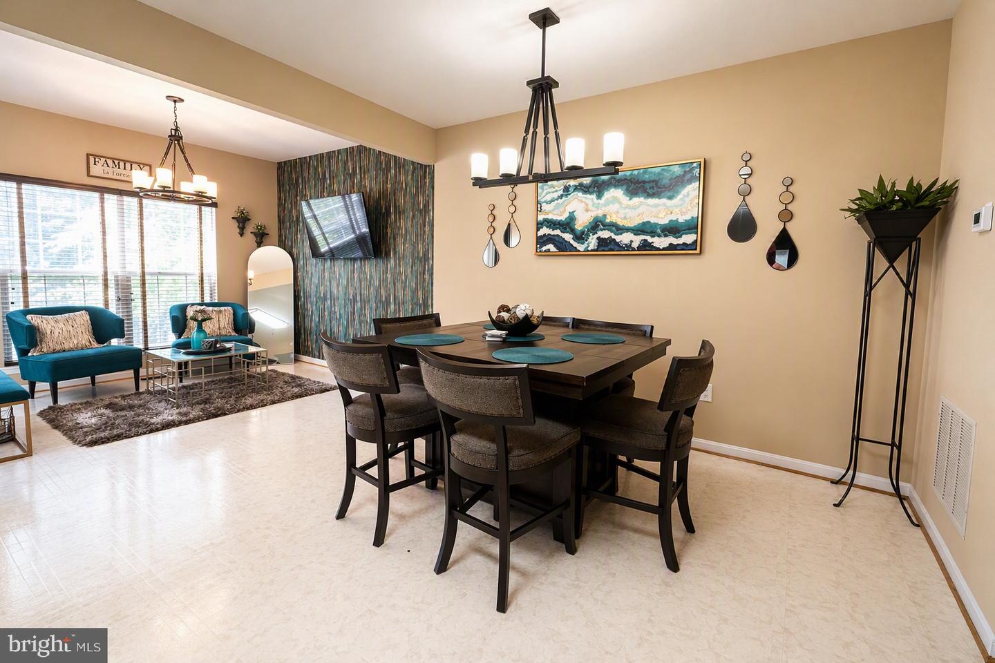 10502 Glen Manor Dr Property Photo 4