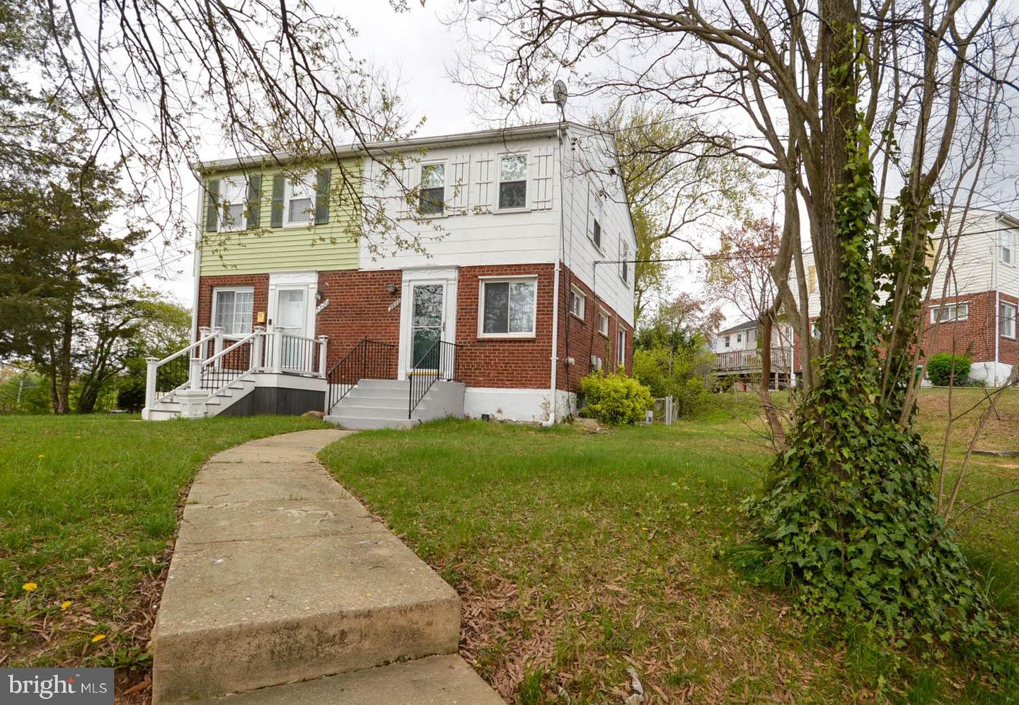 5000 Surrey Ln Property Photo 2