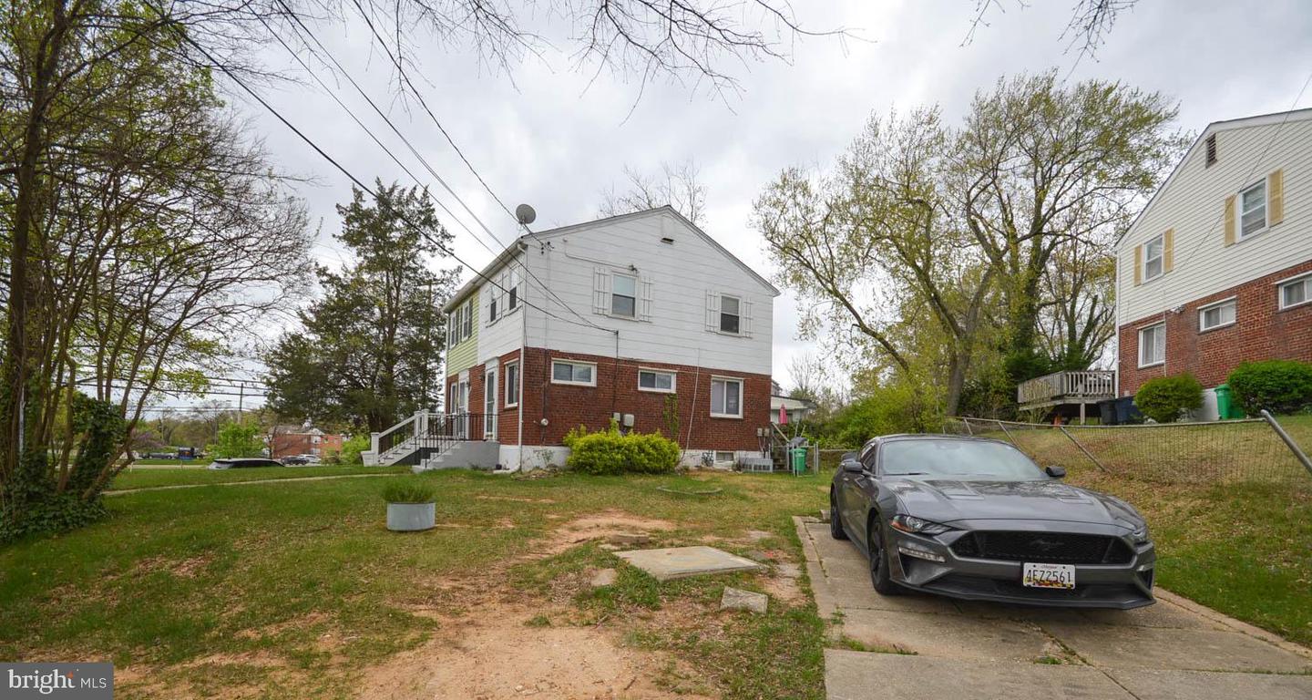 5000 Surrey Ln Property Photo 3