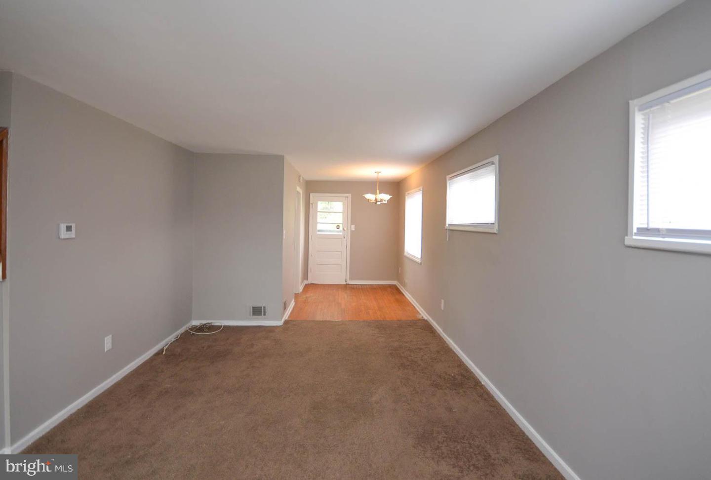 5000 Surrey Ln Property Photo 4