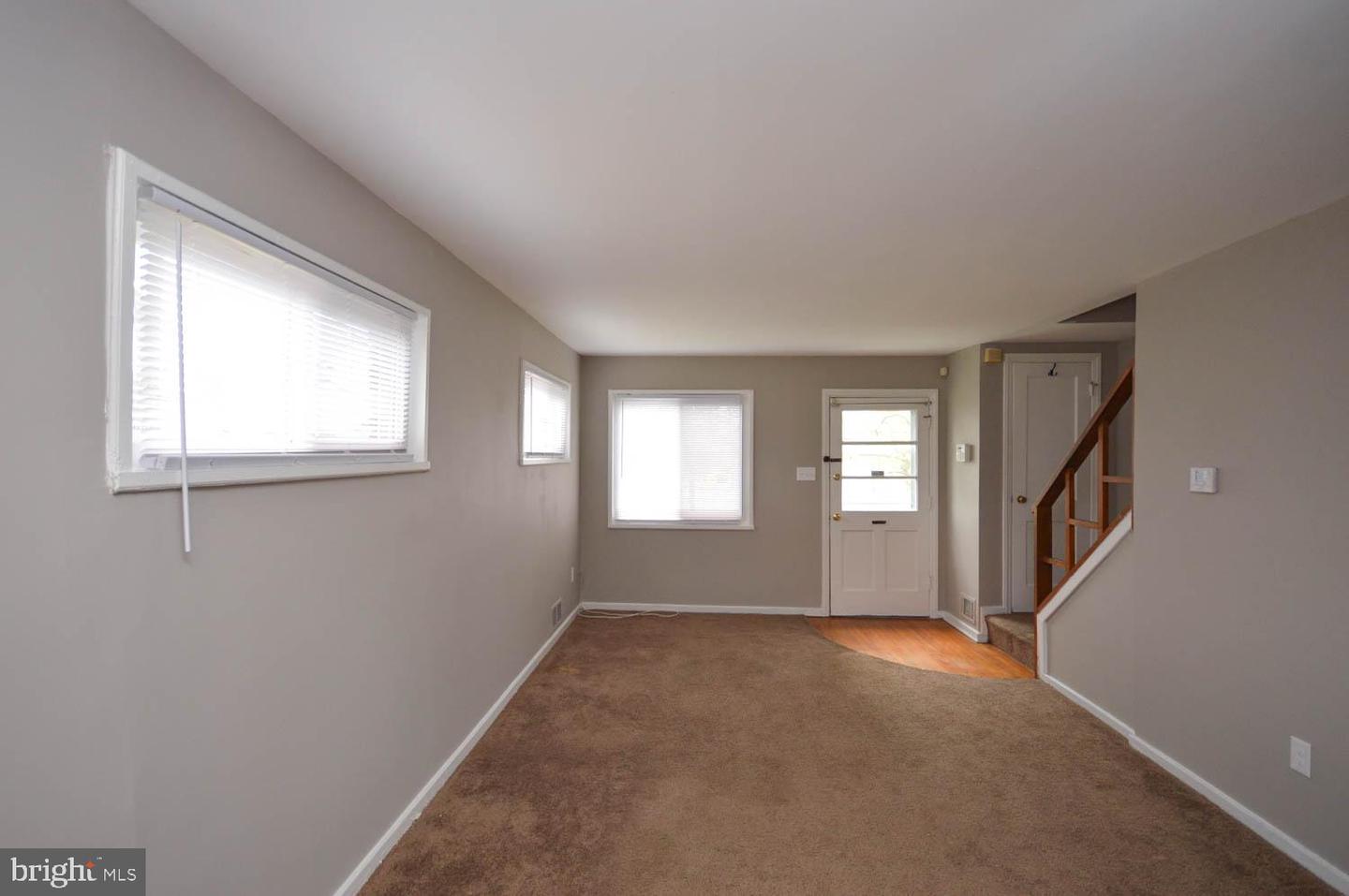 5000 Surrey Ln Property Photo 5