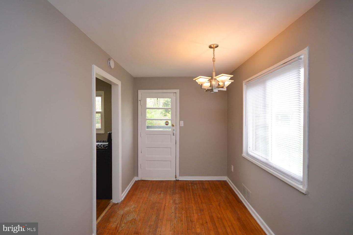 5000 Surrey Ln Property Photo 6