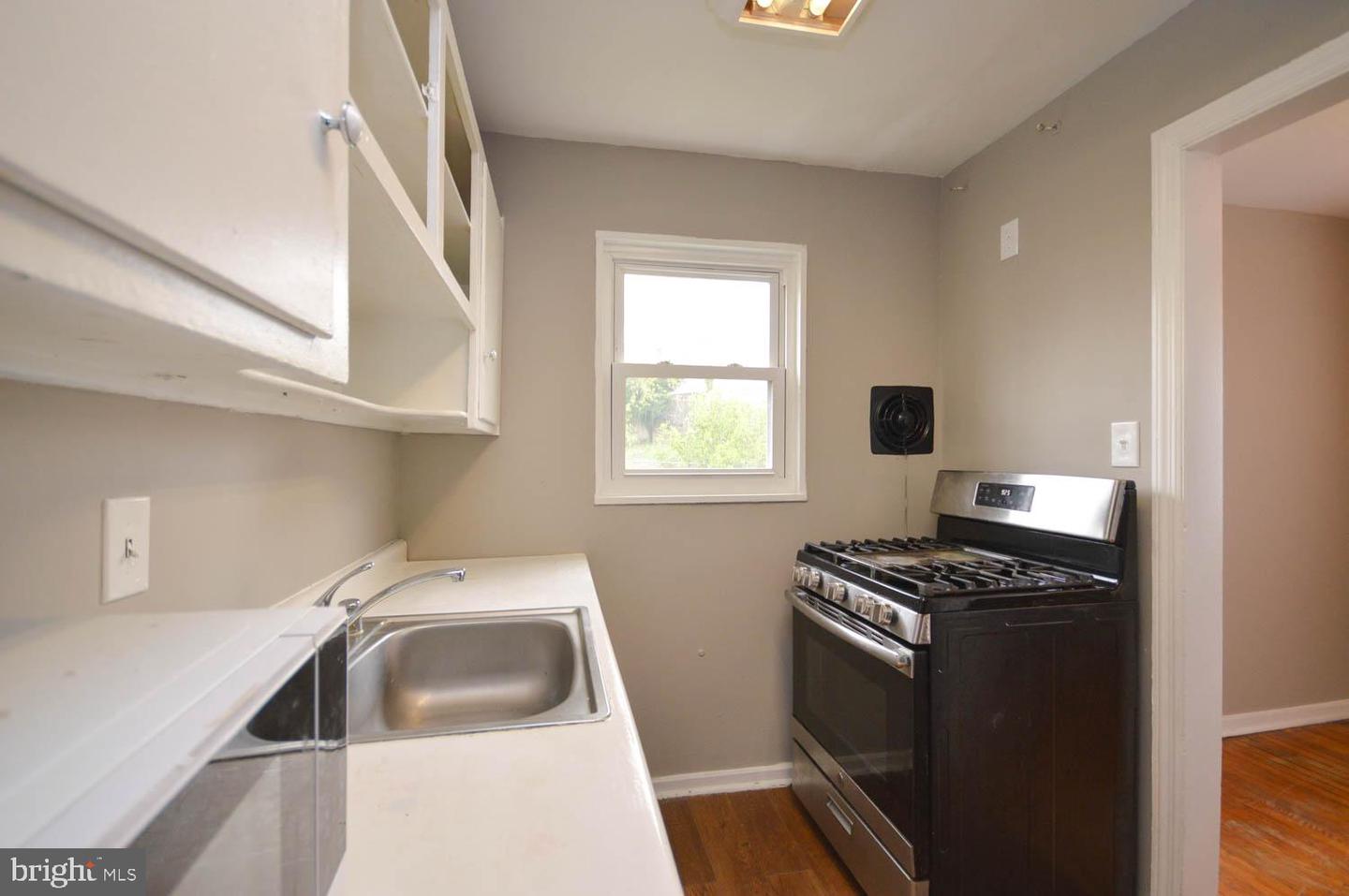5000 Surrey Ln Property Photo 8