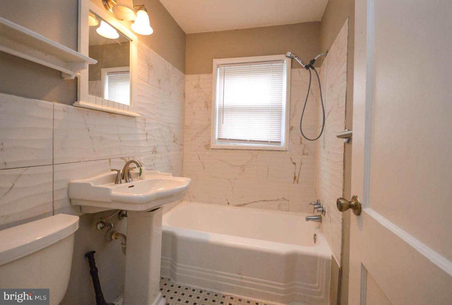 5000 Surrey Ln Property Photo 15
