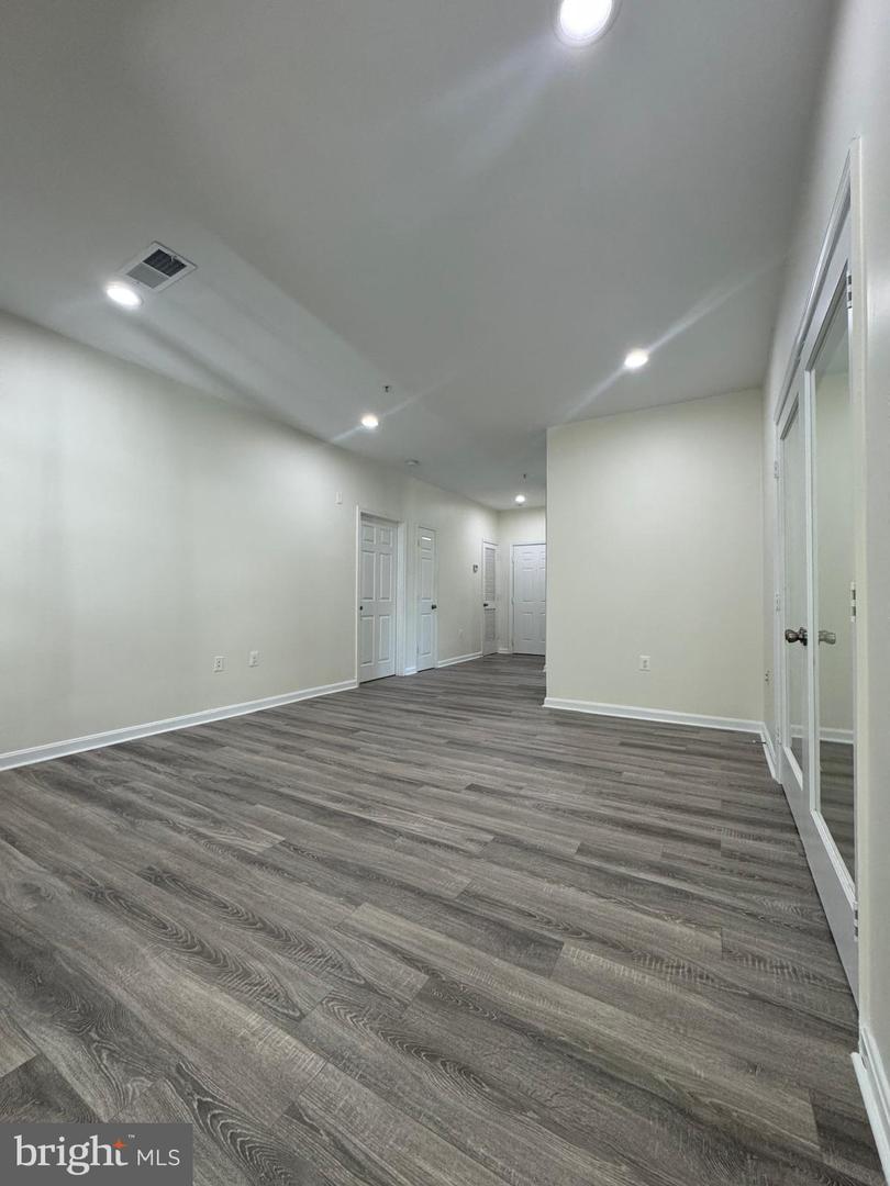 15607 Everglade Ln #b203 Property Photo 4