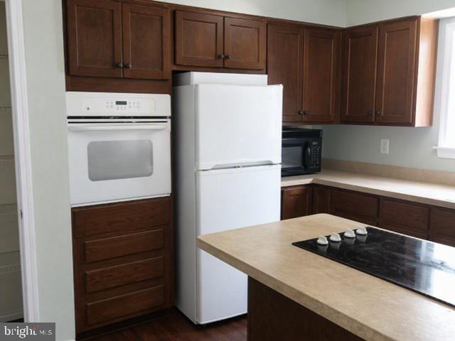 10711 Featherstone Dr Property Photo 6