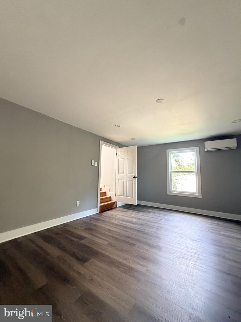 7516 Burgess Ln Property Photo 6