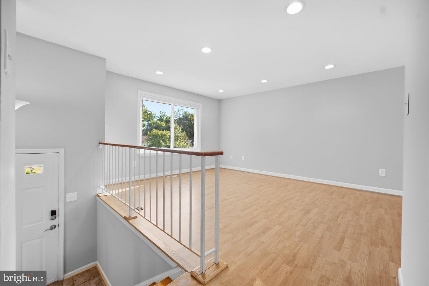 9136 Mchenry Ln Property Photo 5