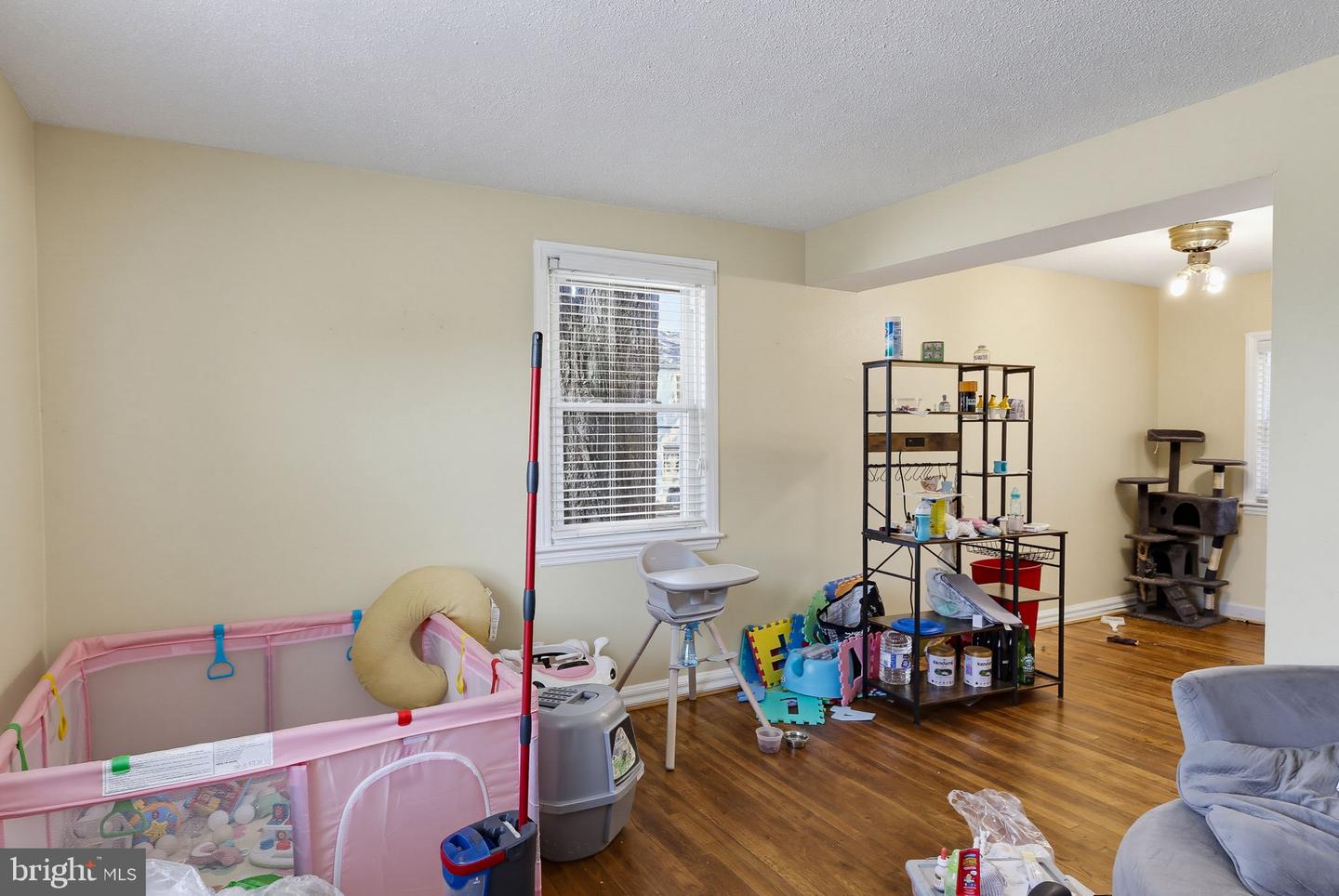 2581 Iverson St Property Photo 4