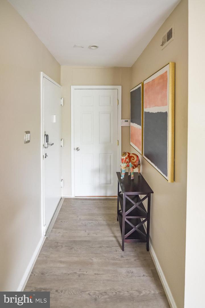 10243 Prince Pl #28-306 Property Photo 4