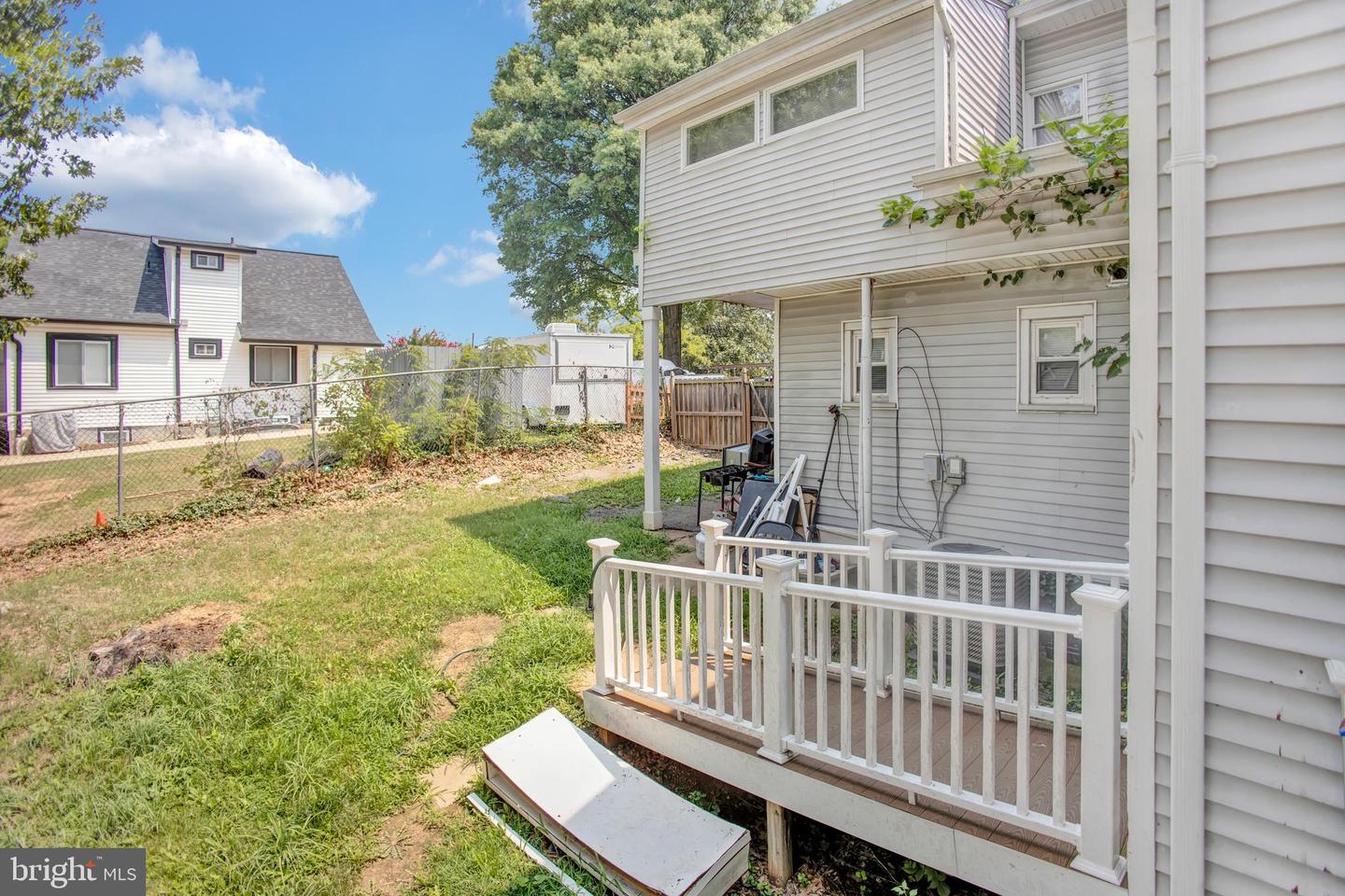 8526 Adelphi Rd Property Photo 9