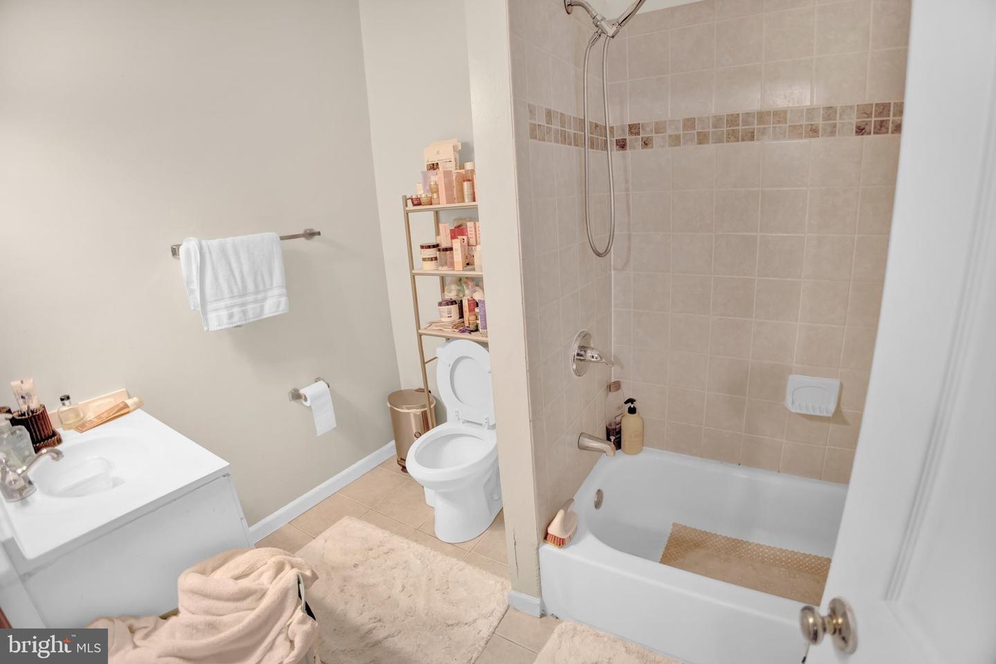8526 Adelphi Rd Property Photo 10