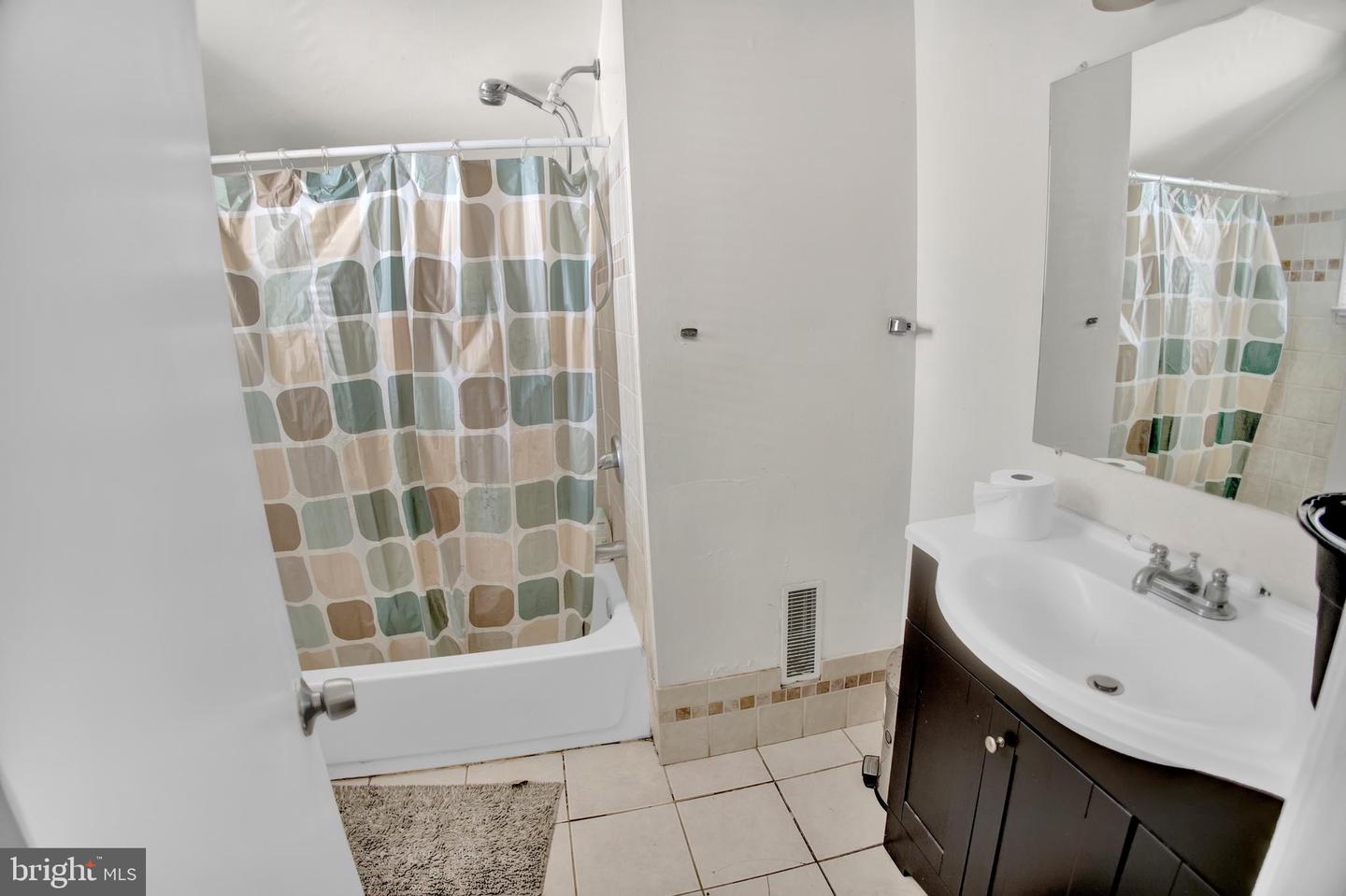 8526 Adelphi Rd Property Photo 11