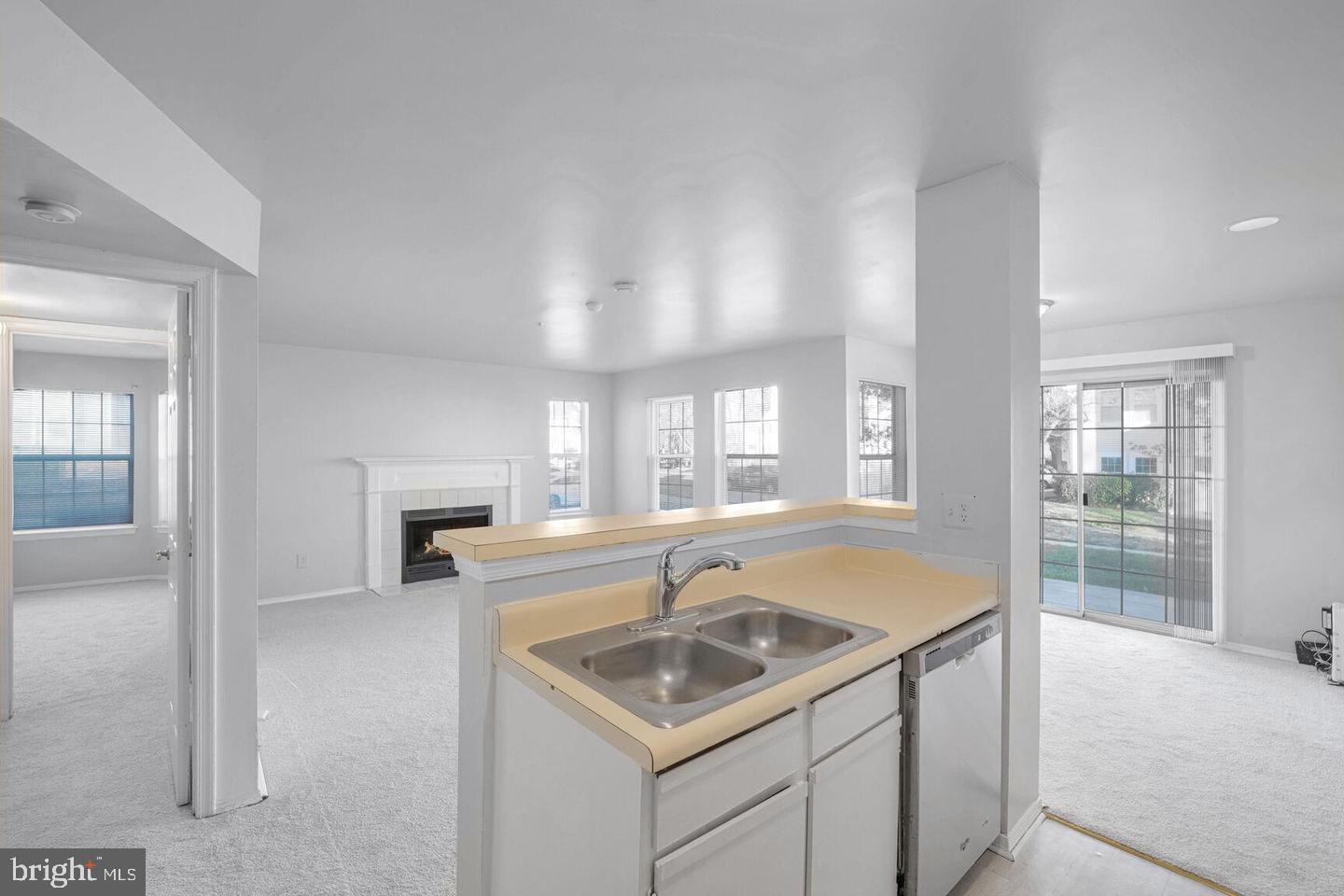 14000 Lord Marlborough Pl #18-1 Property Photo 10