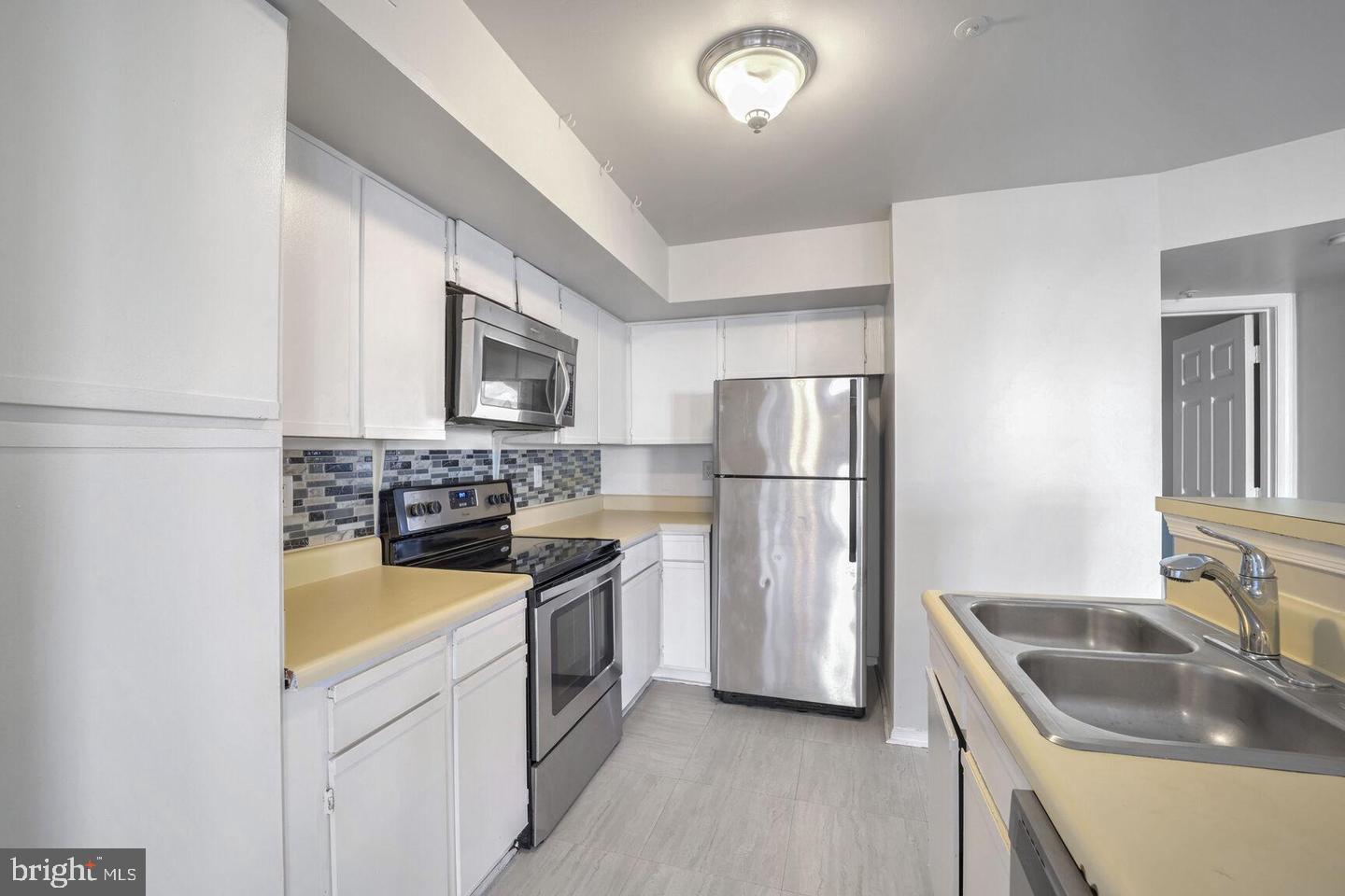 14000 Lord Marlborough Pl #18-1 Property Photo 11