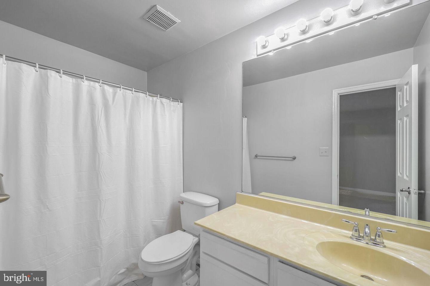 14000 Lord Marlborough Pl #18-1 Property Photo 13