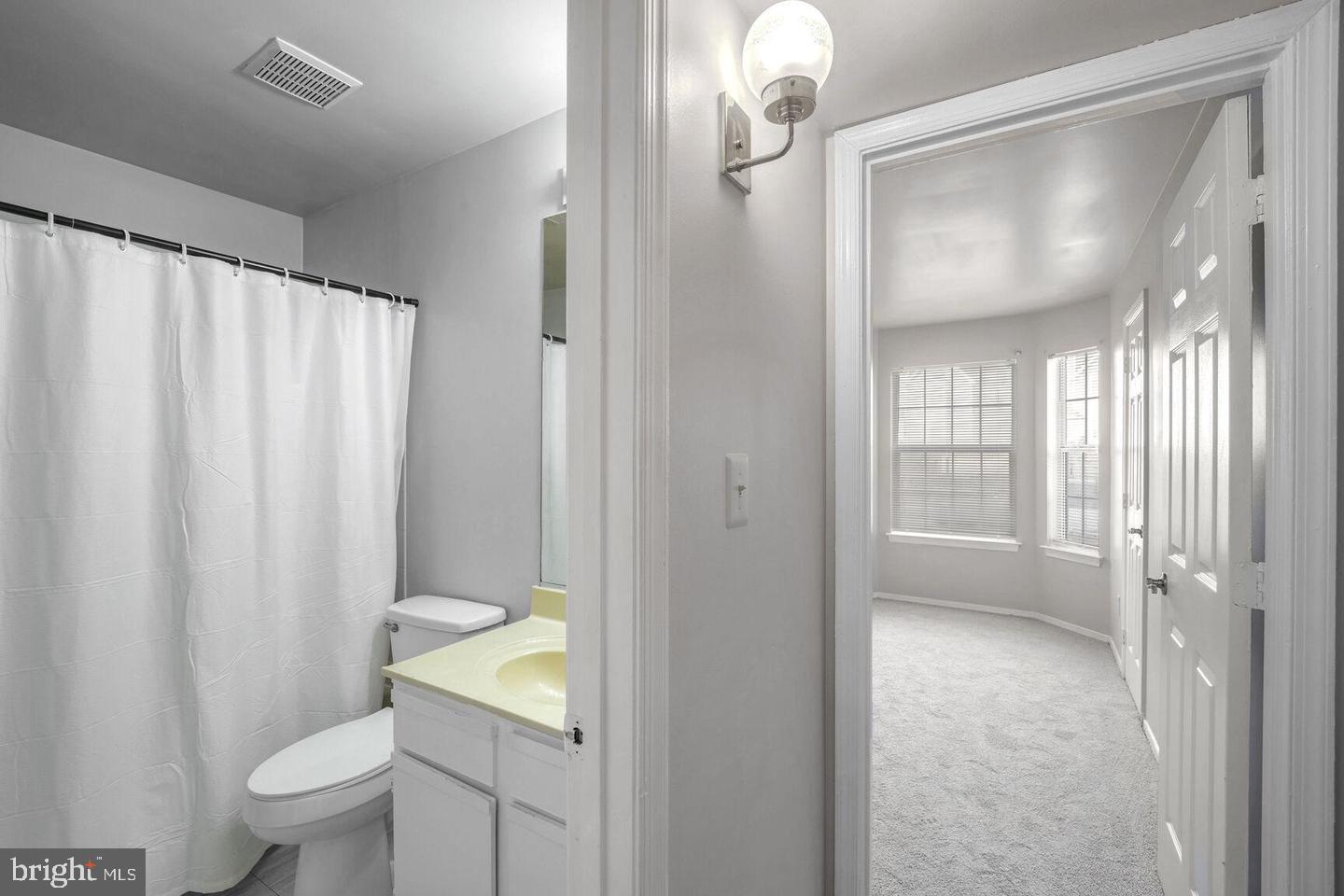 14000 Lord Marlborough Pl #18-1 Property Photo 16
