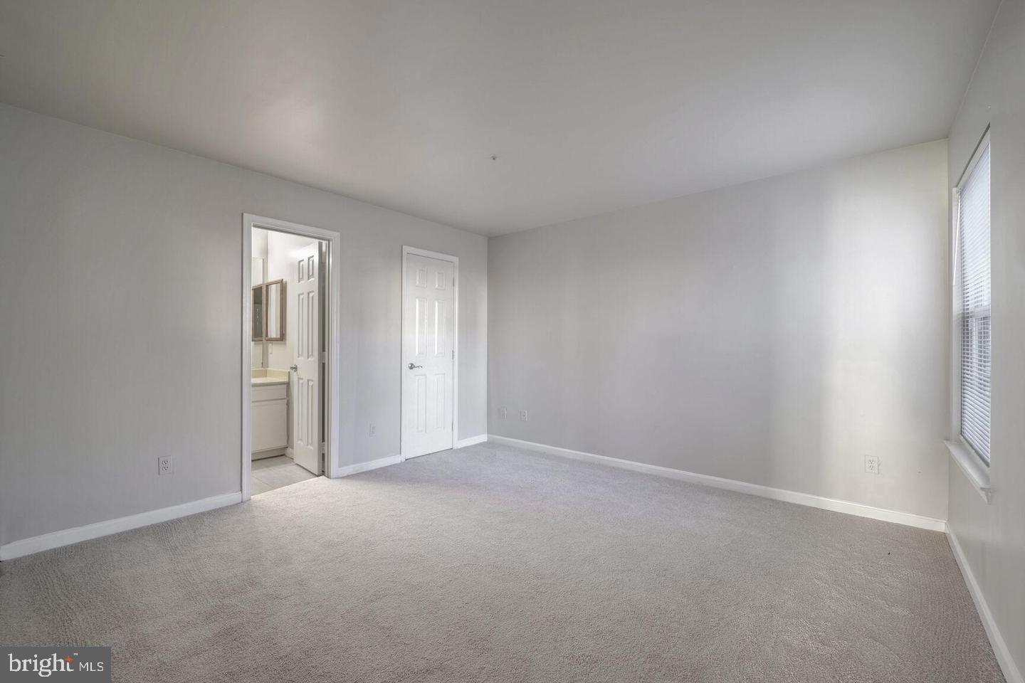 14000 Lord Marlborough Pl #18-1 Property Photo 17