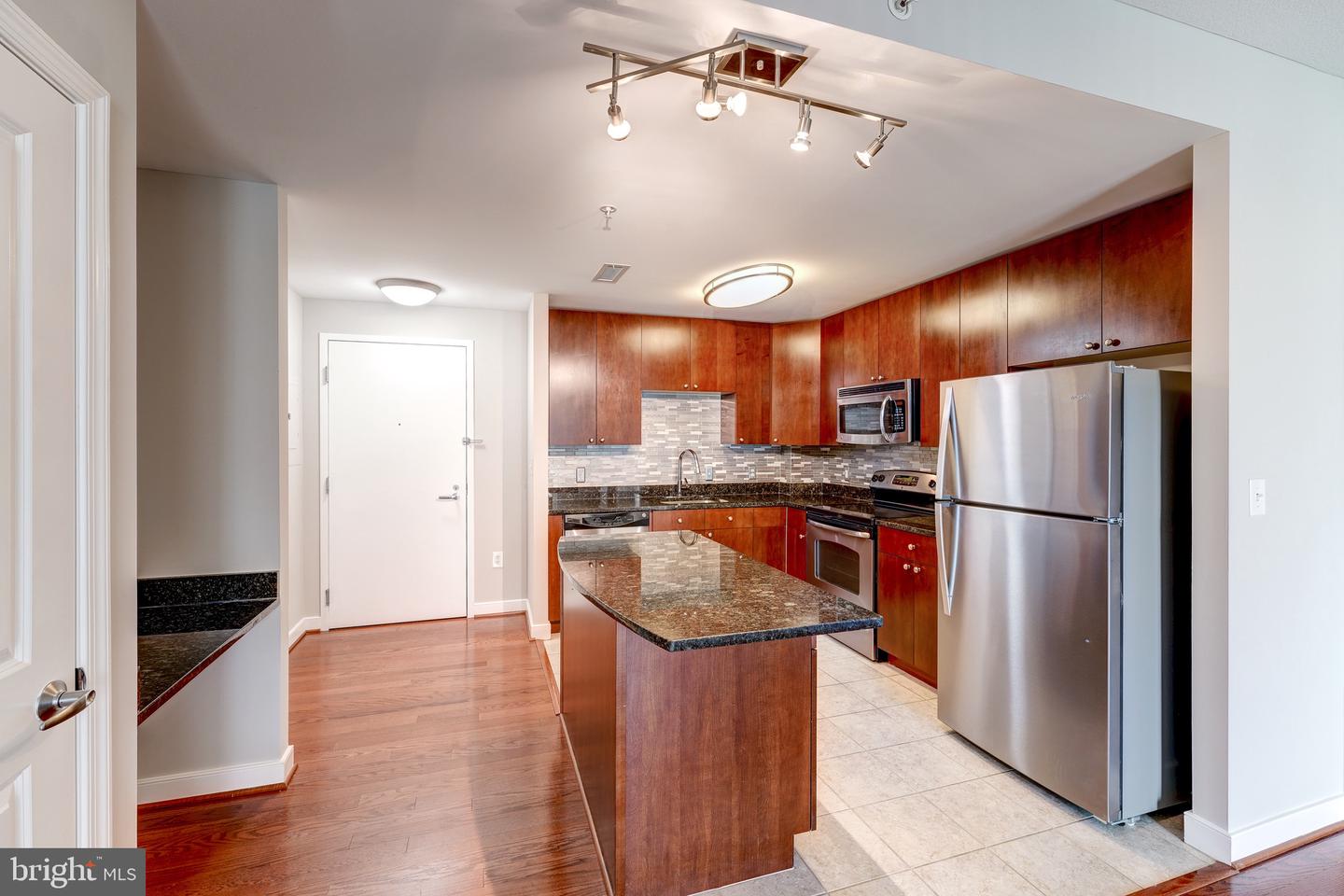 155 Potomac #432 Property Photo 5