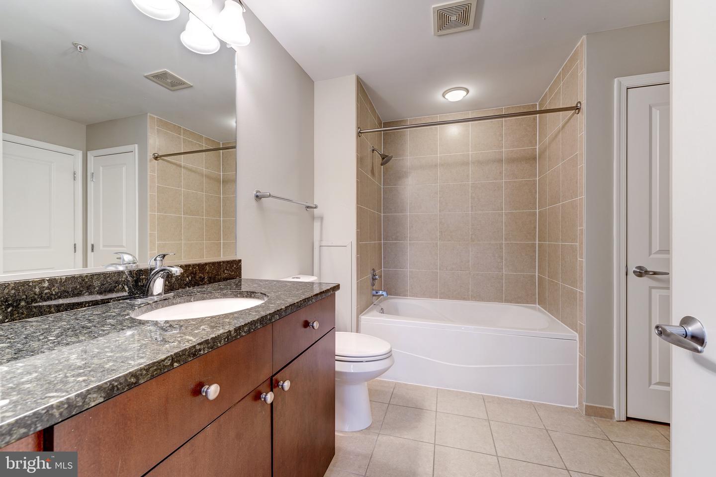 155 Potomac #432 Property Photo 13